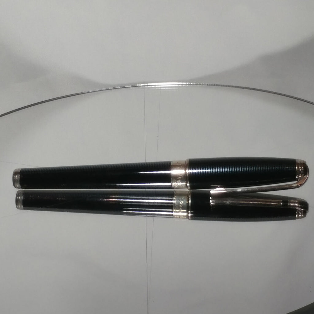ST Dupont Casino Royale James Bond  007 Fountain Pen