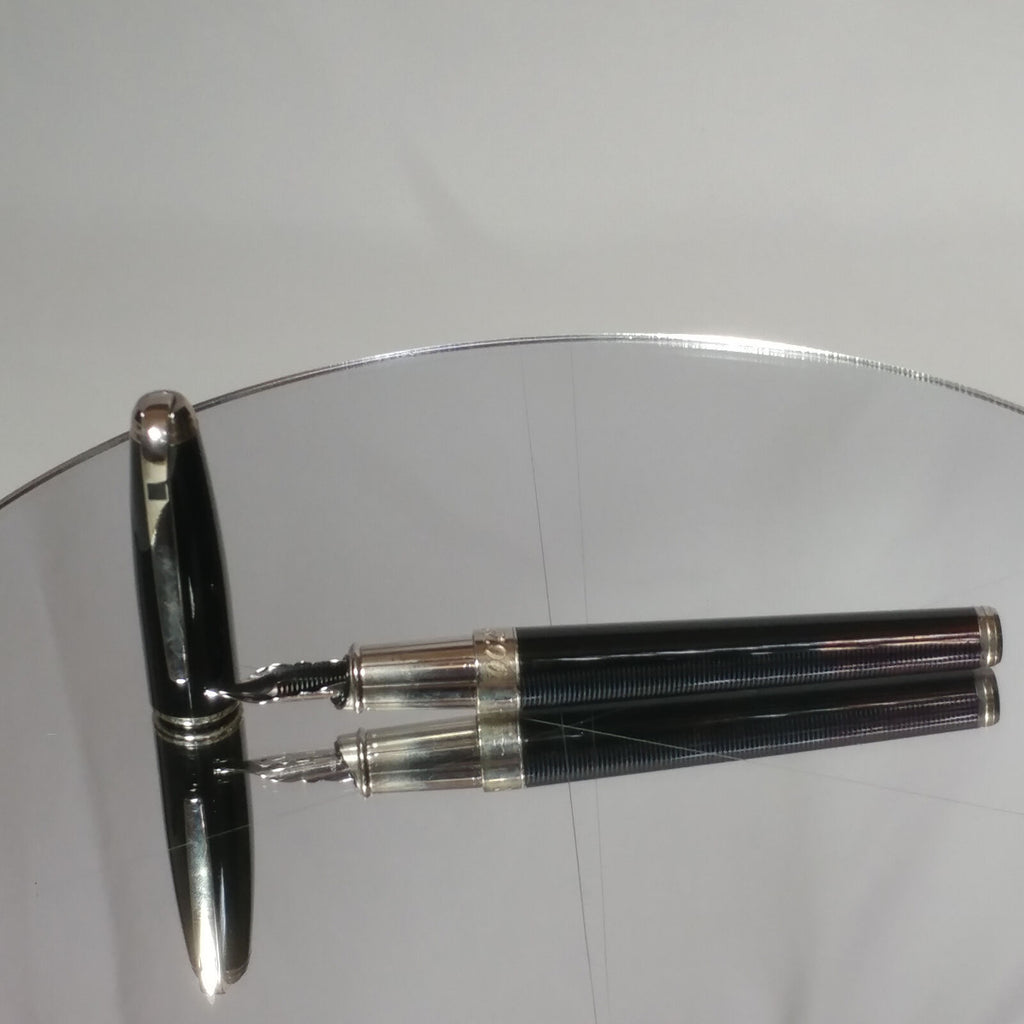 ST Dupont Casino Royale James Bond  007 Fountain Pen