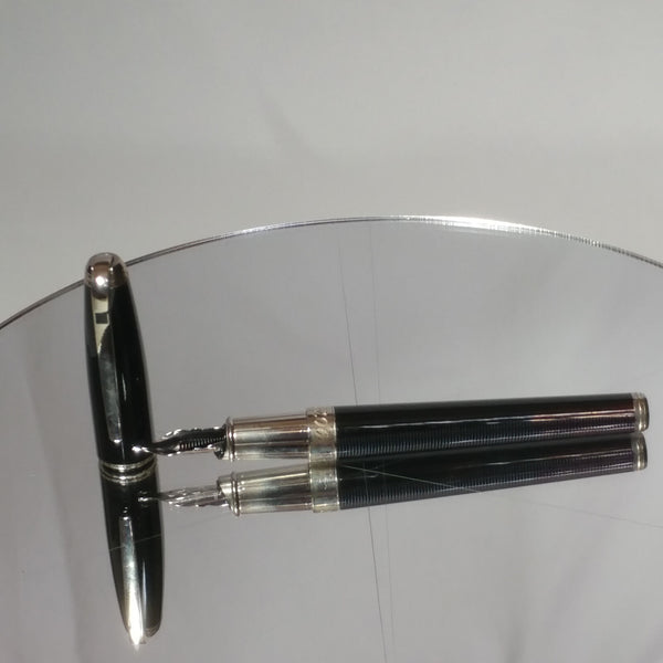 ST Dupont Casino Royale James Bond  007 Fountain Pen