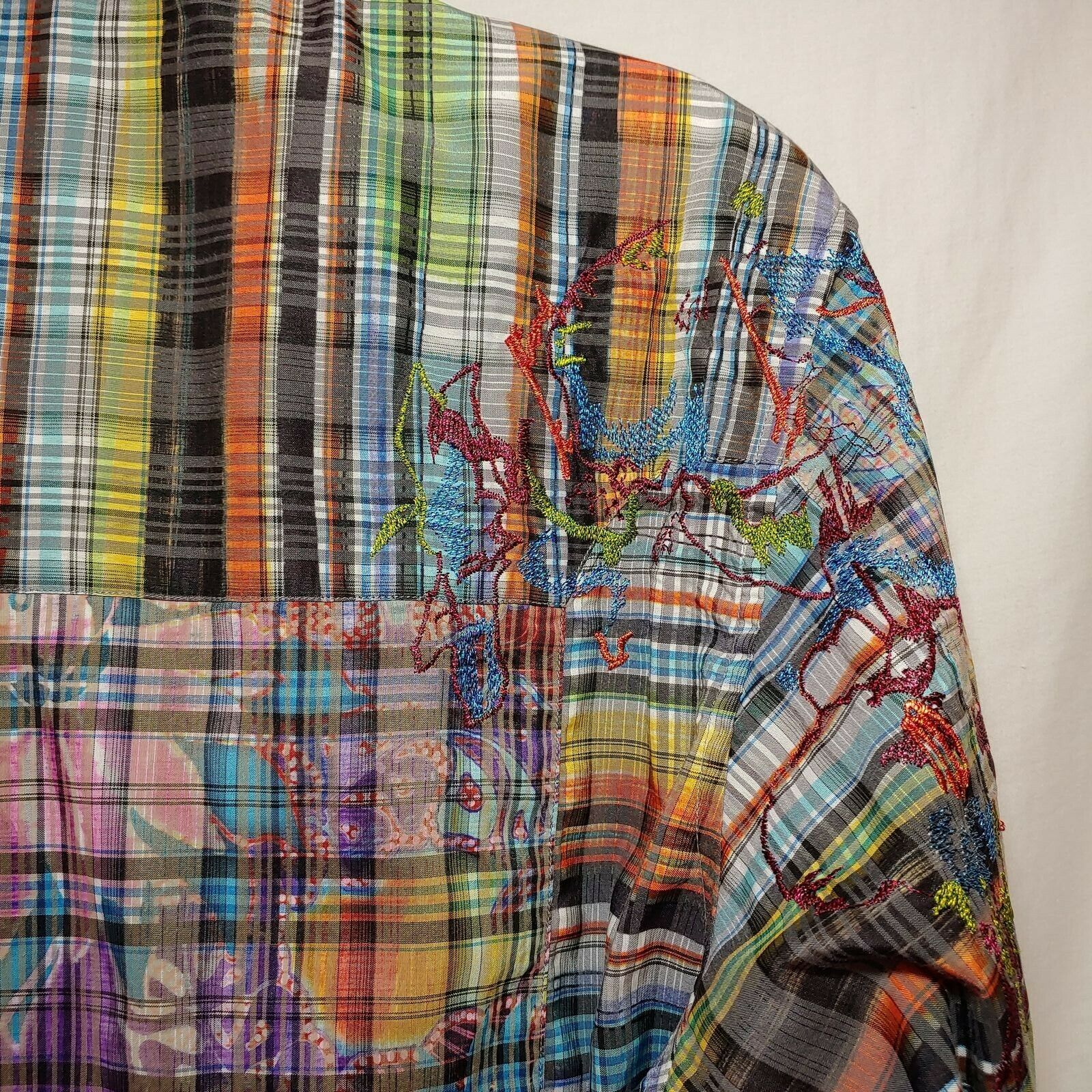 Robert Graham - Limited Edition - Men's Medium Button Down Classic Fit