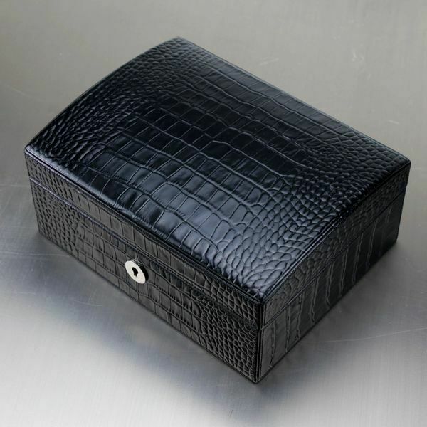 Brizard and Co. - "La Casita de Puros" Humidor - Croco Pattern Black 12/20 Count