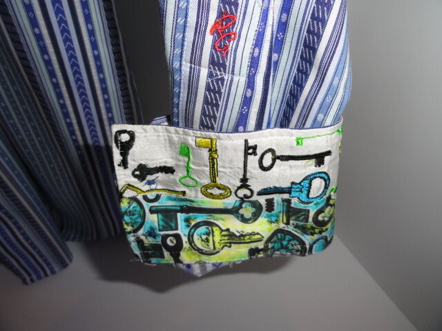Robert Graham Blue White Ornate Chain Stripe Shirt — Medium