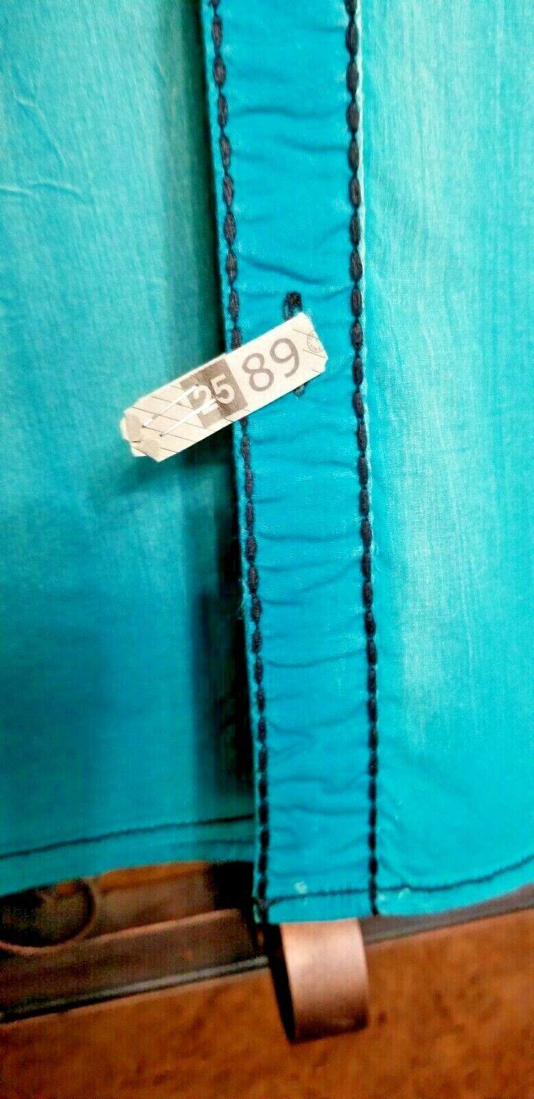 Roar Teal Signature Long  Sleeve Button Up Shirt Size Medium