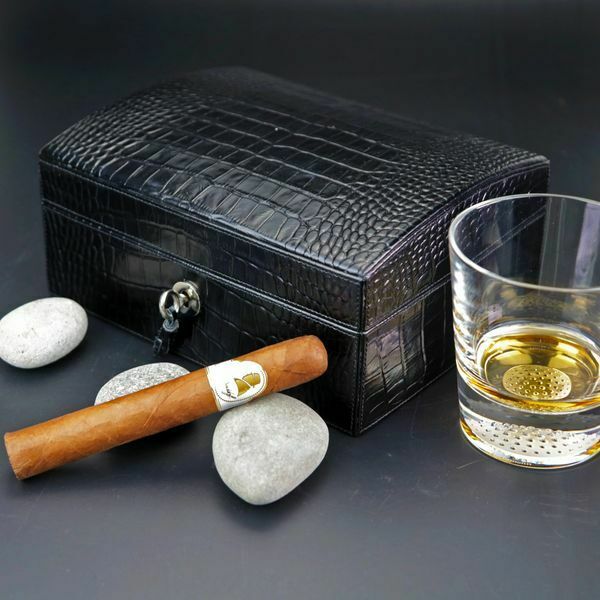 Brizard and Co. - "La Casita de Puros" Humidor - Croco Pattern Black 12/20 Count