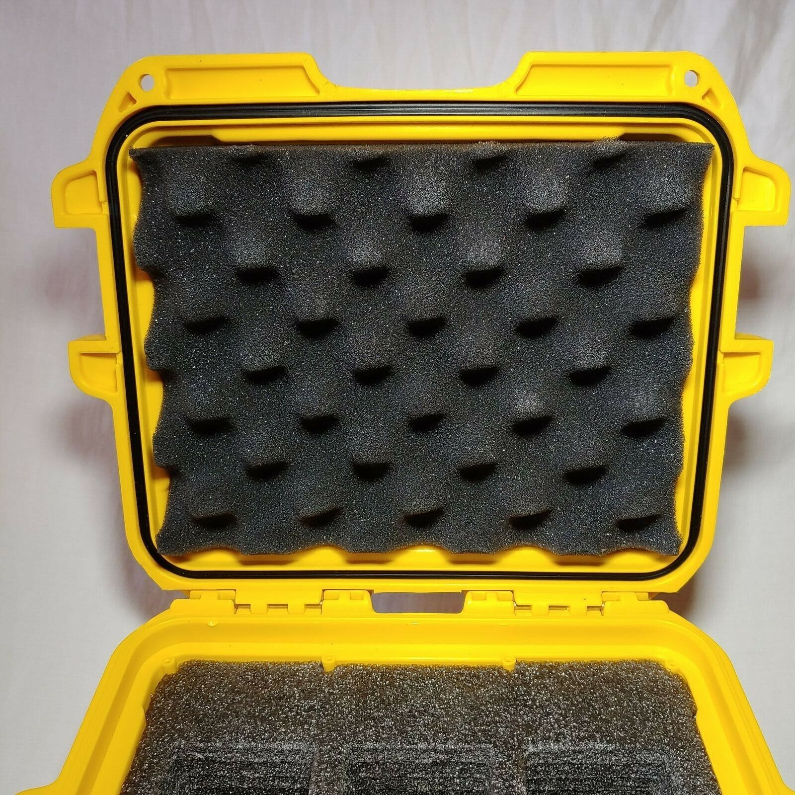 Invicta IG0097-SM1S-Y 3 Slot Yellow Plastic Watch Box Case