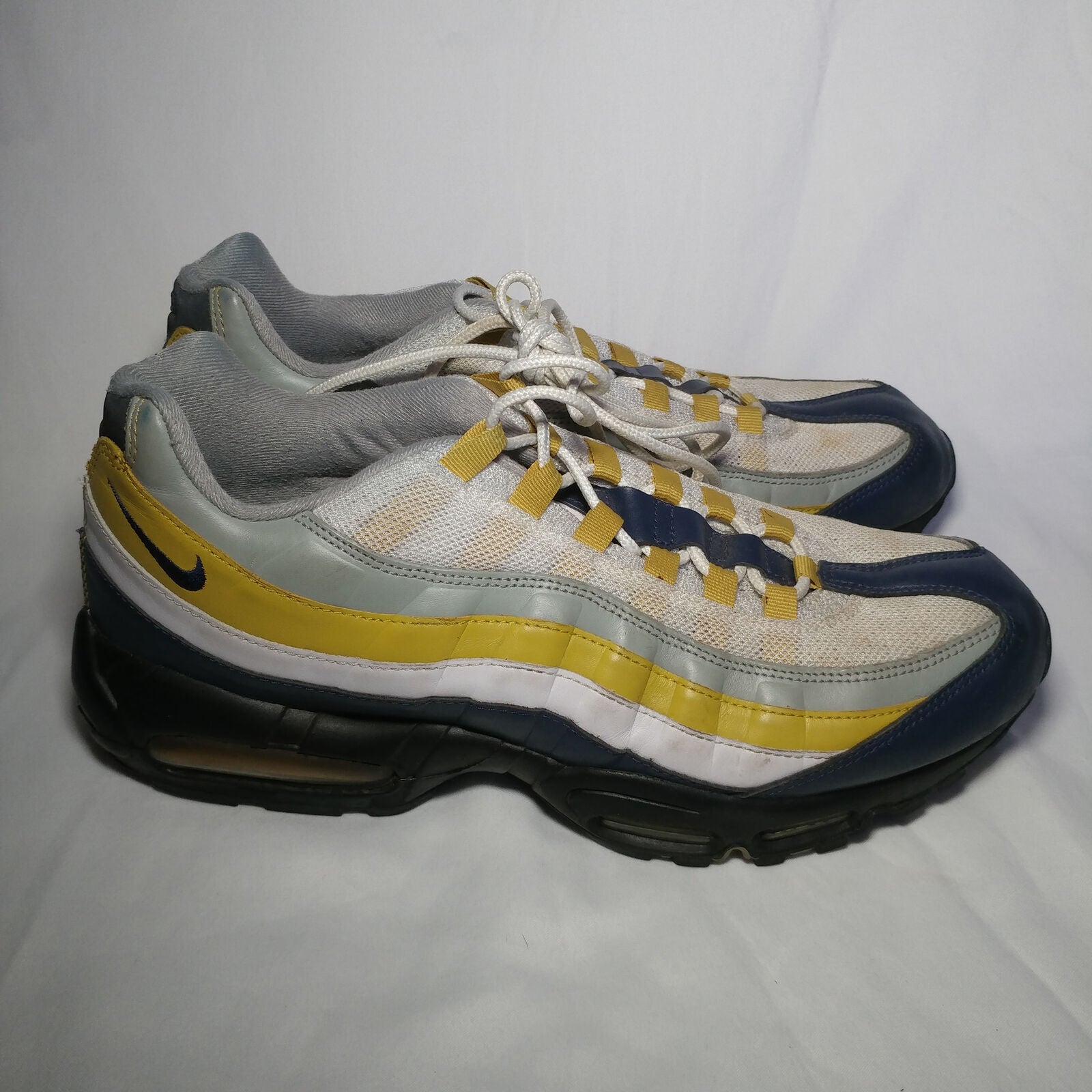Nike | Mens Shoes | Flyknit Max | Size. 13 | USED
