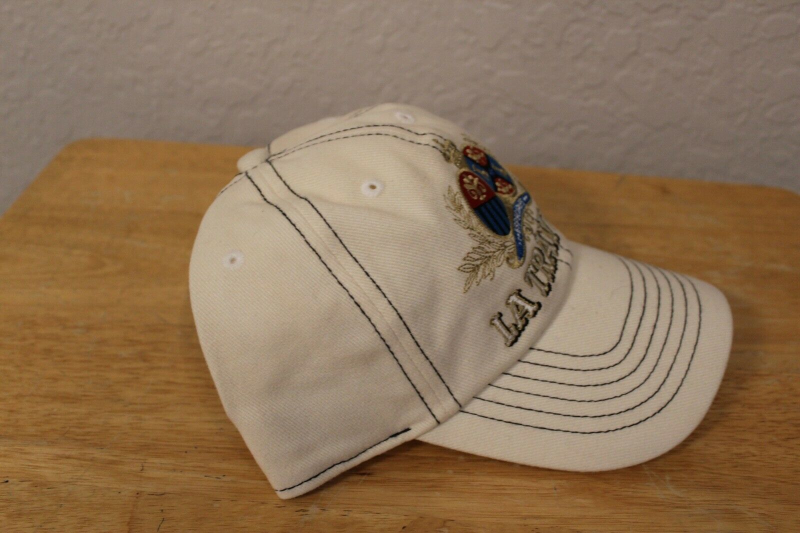 White La Traviata CAO Hat
