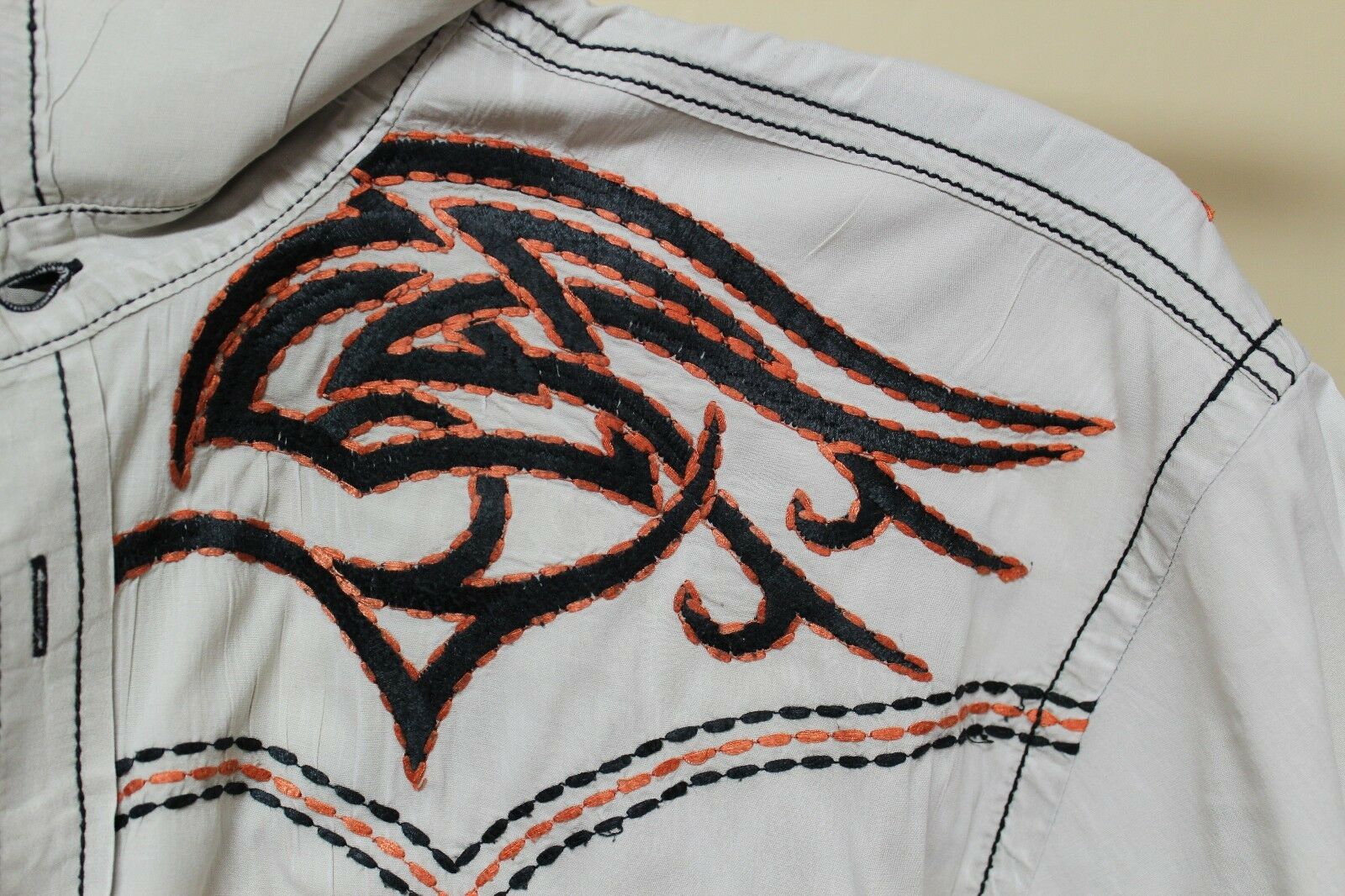 Men's Roar Signature Tan Short Sleeve Button Up Shirt Size Medium