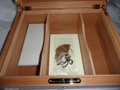 Elie Bleu Flor de Alba Black Humidor 75 Ct new in the original box