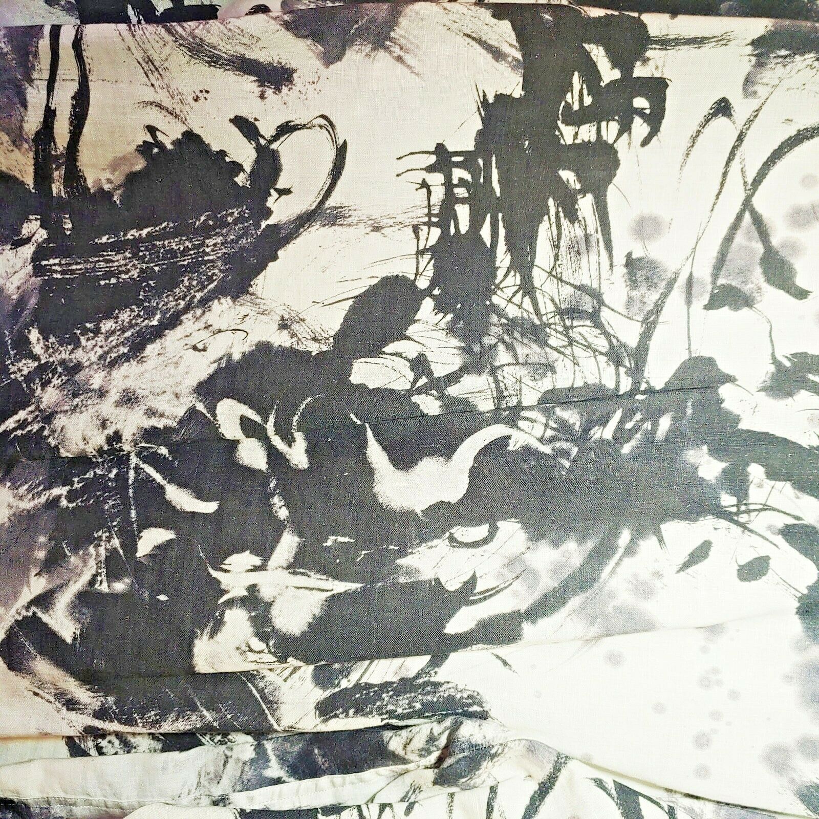 Robert Graham - Limited Edition - Men's Medium Button Down Classic Fit
