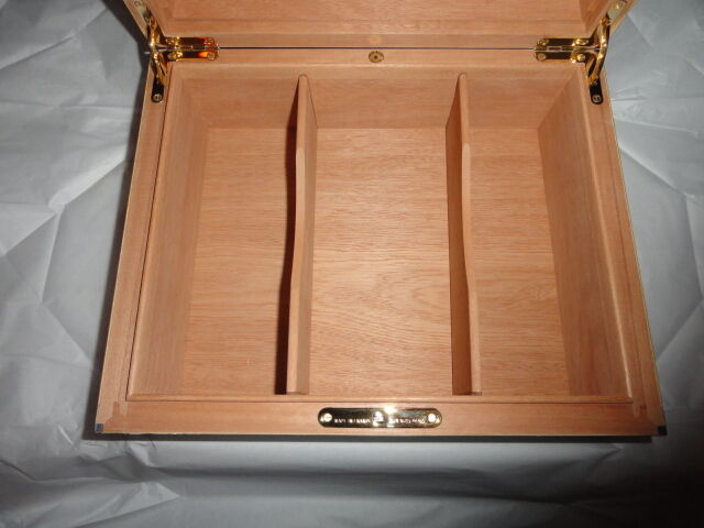 Elie Bleu Medals Yellow Sycamore Humidor 75 Count