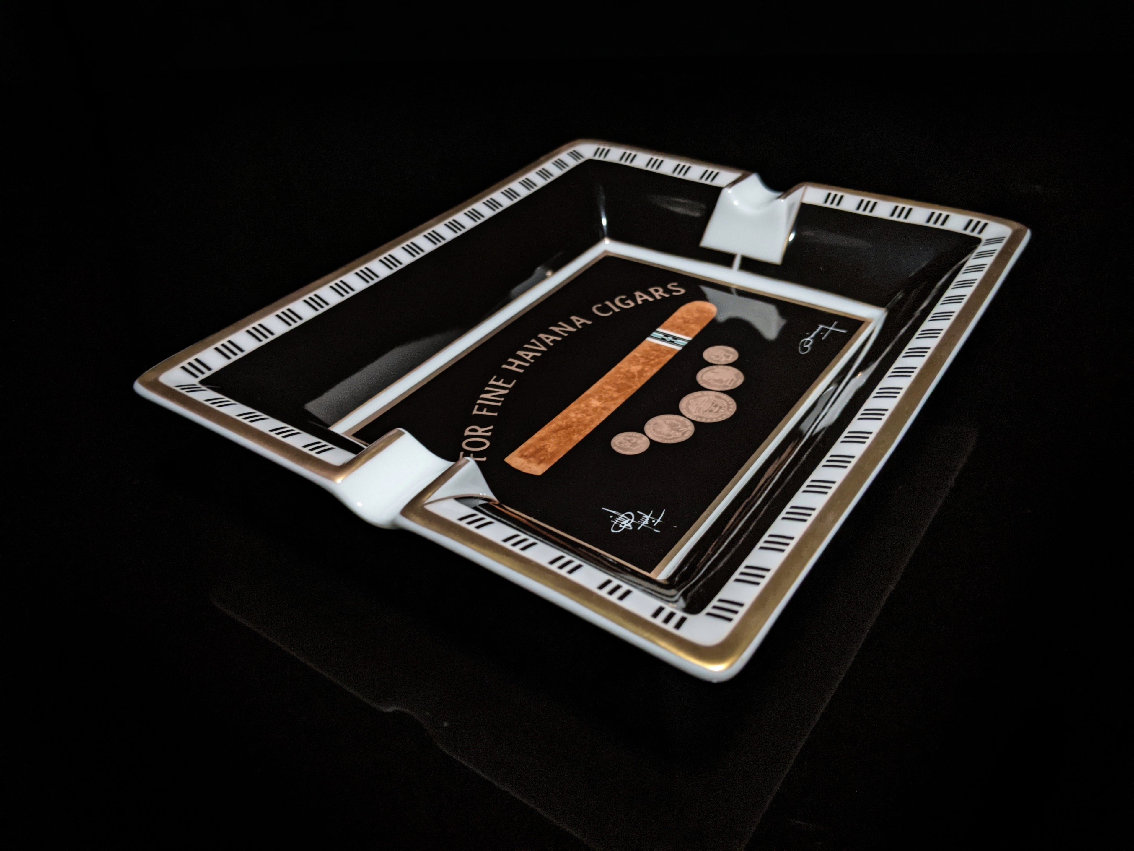 Elie Bleu Medal Black Cigar Ashtray