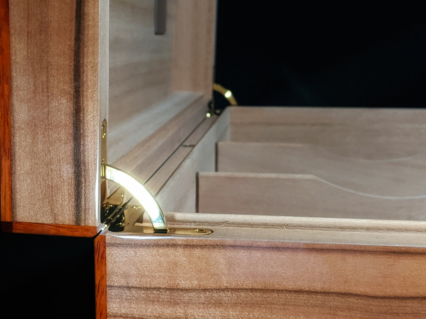 Elie Bleu Tineo Wood Humidor 110 count