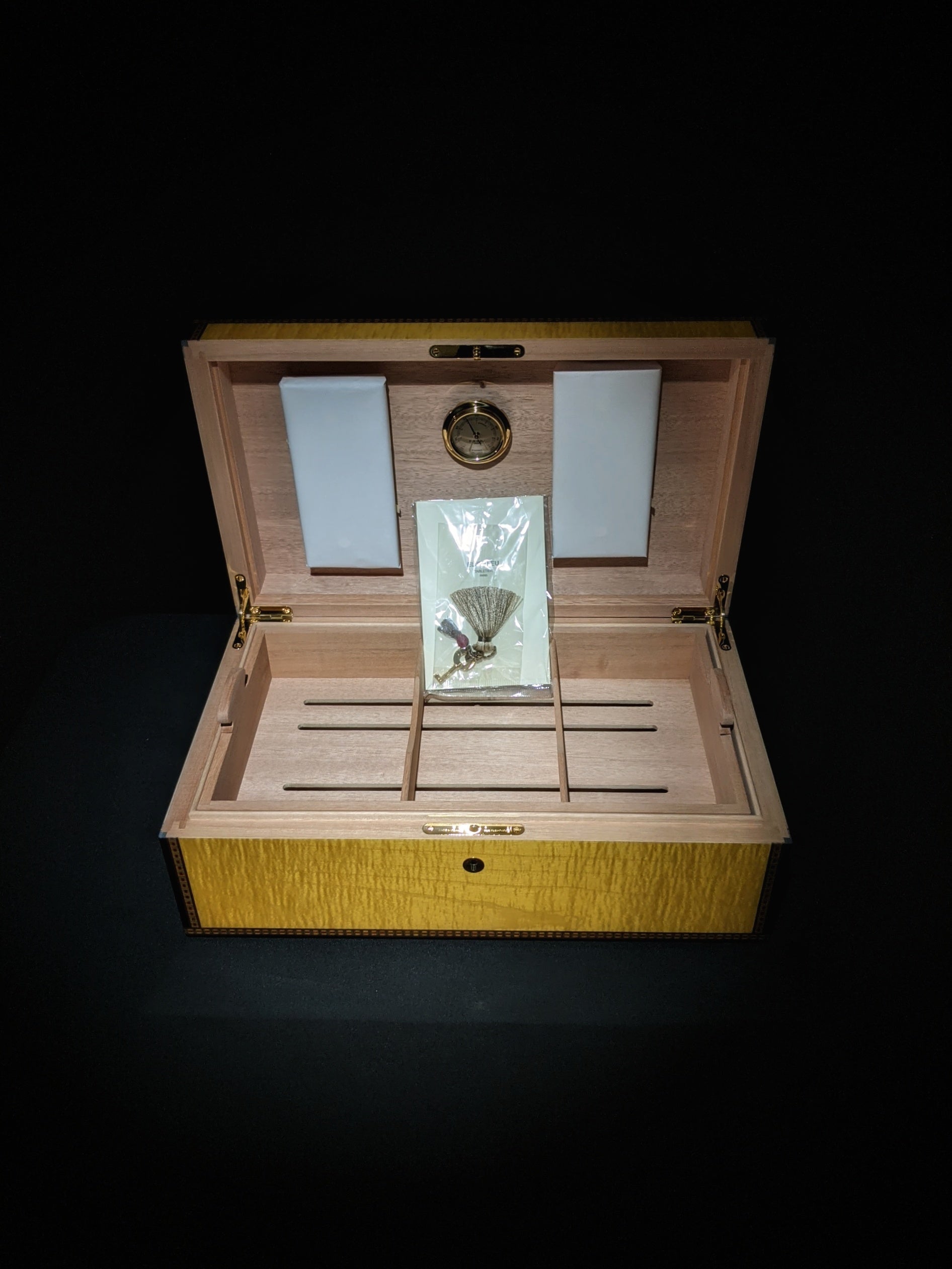 Elie Bleu Medals Yellow Sycamore Humidor 120 count NIB