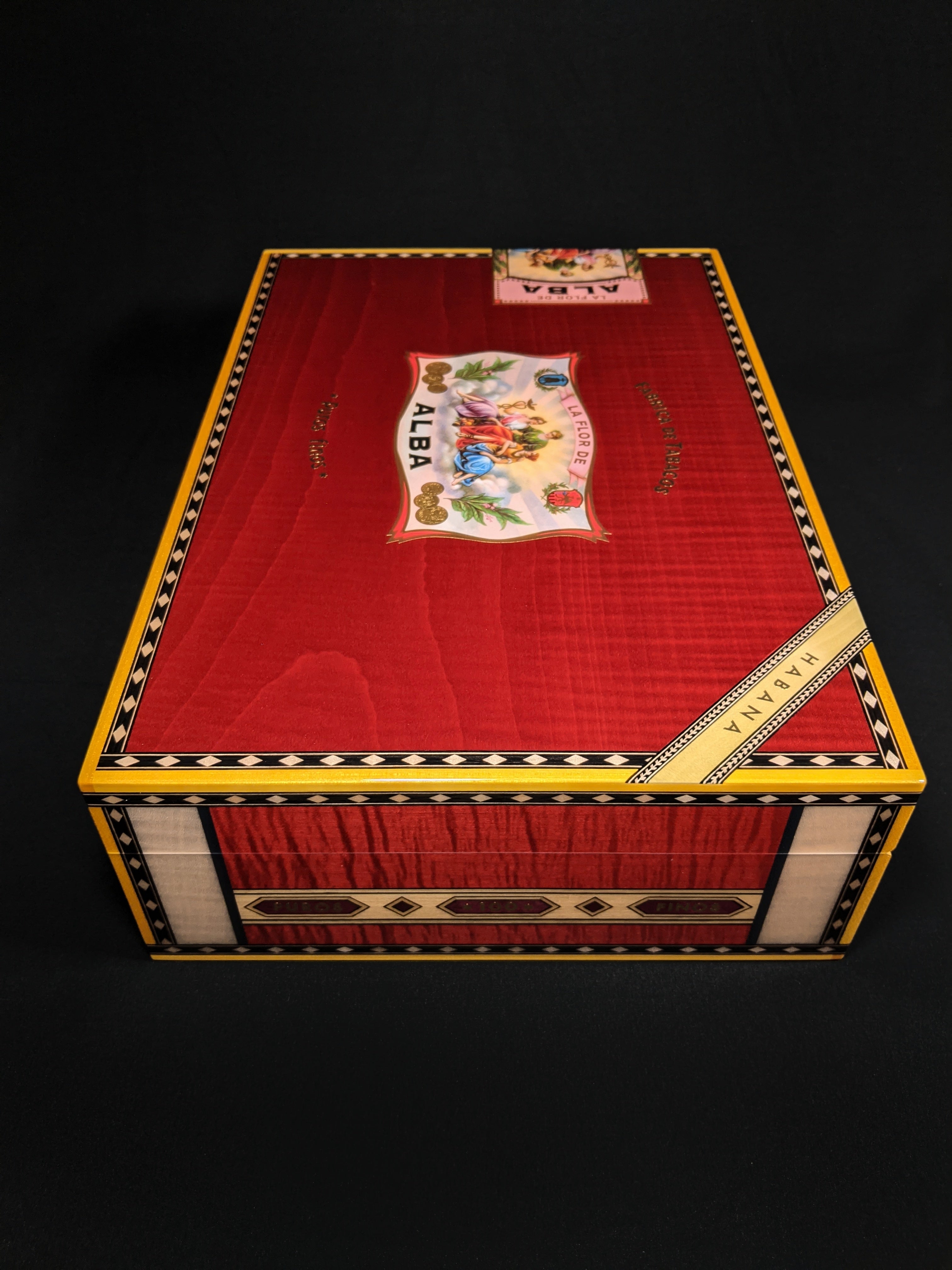 Elie Bleu Alba Red Sycamore Humidor 110 count