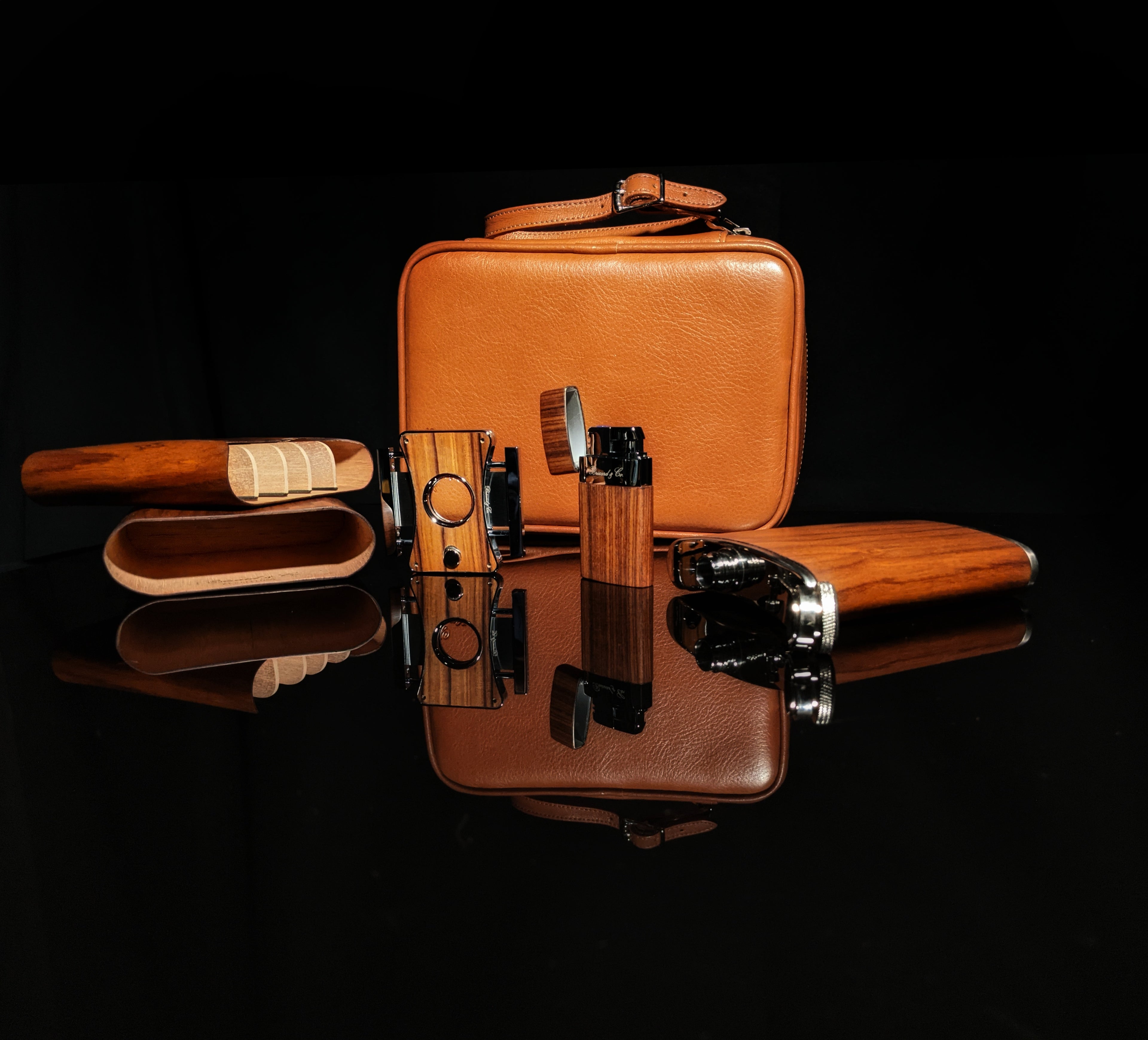 Brizard and Co Havana Traveler in Tan Leather with matching cutter and lighter NIB