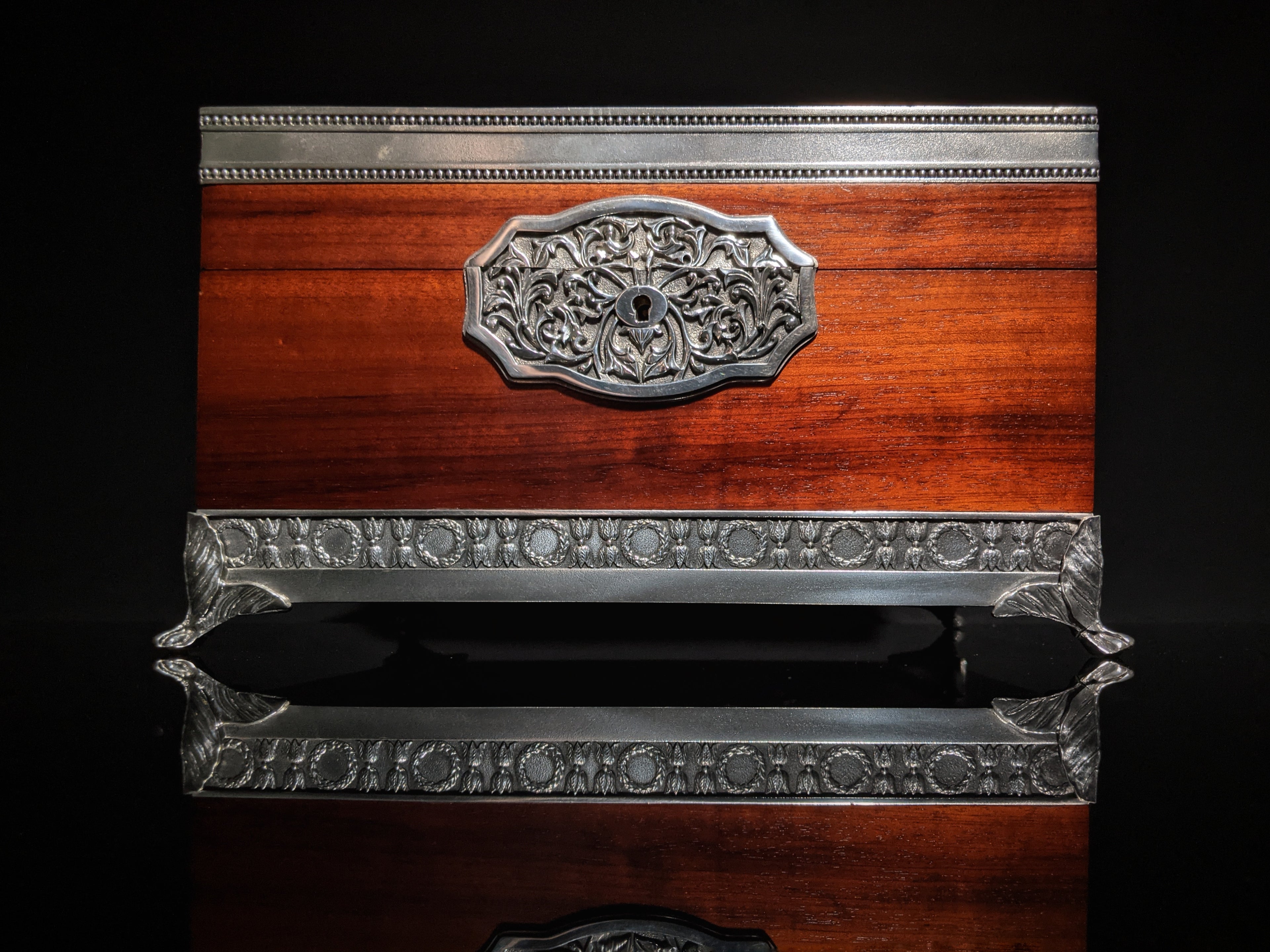 Royal Selangor Hand Finished Leaf Dominica Collection Pewter Leaf Humidor