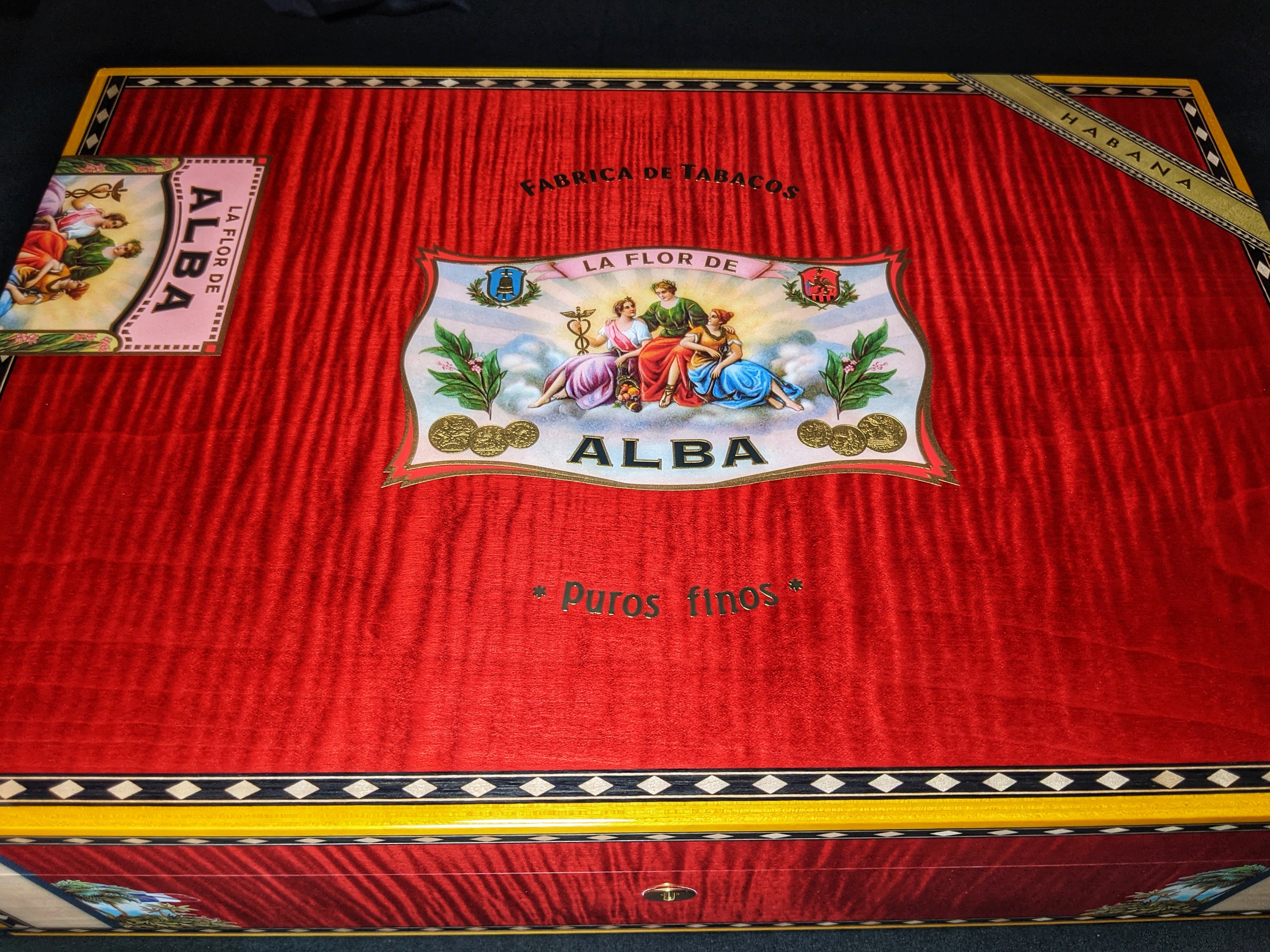 Elie Bleu Alba Red Sycamore Humidor 110 count