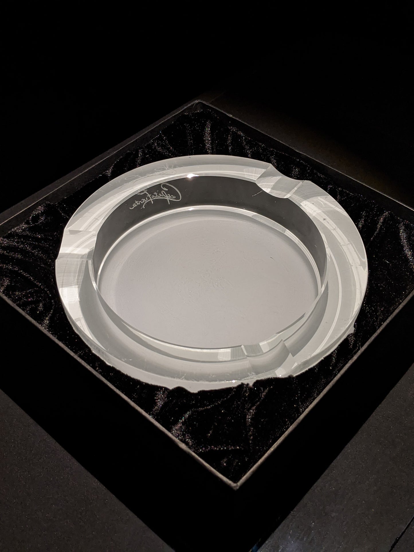 Arturo Fuente custom heavy clear glass ashtray. NIB 7 7/8" Diameter