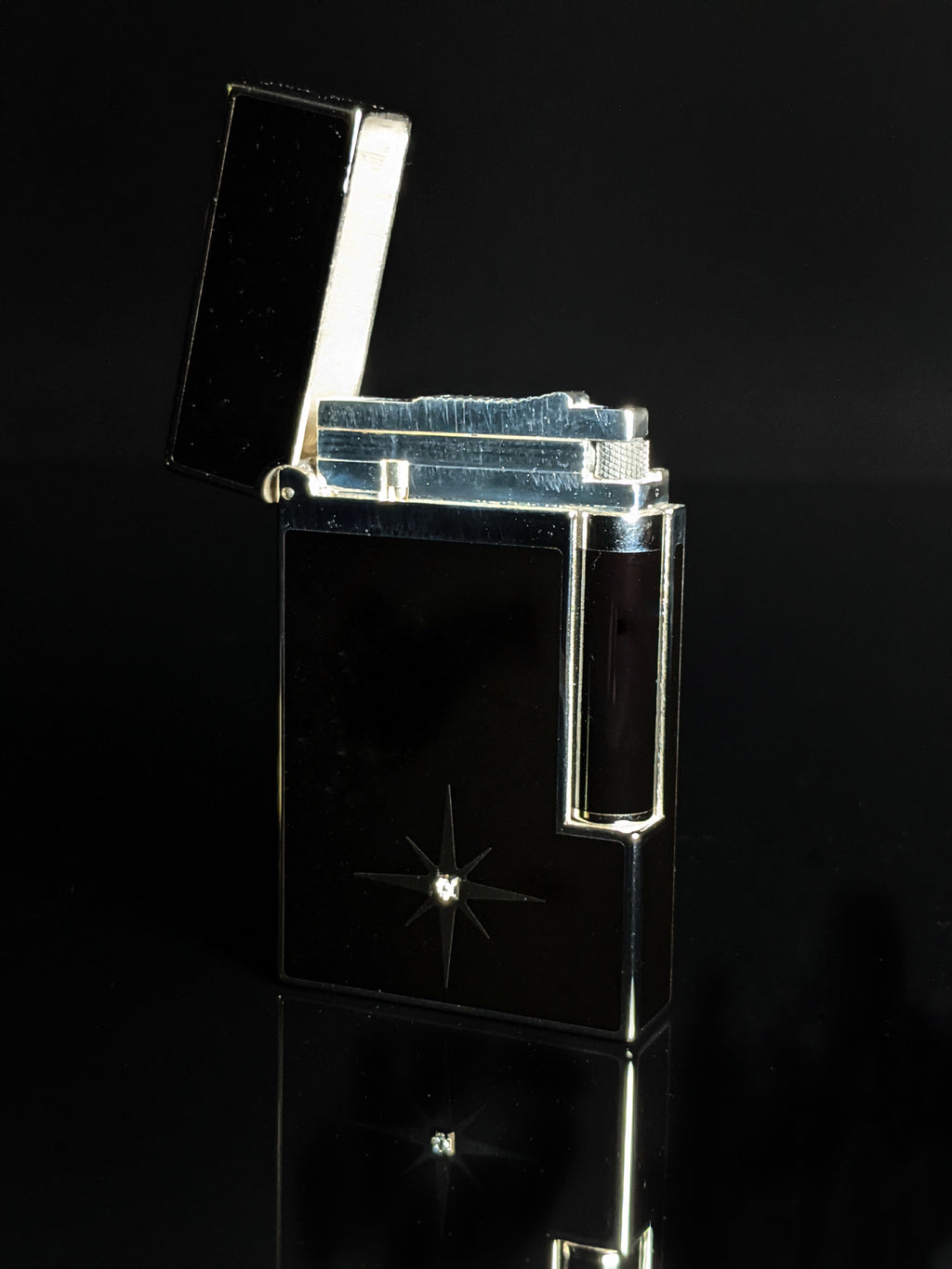 S.T.Dupont Diamond Solitaire L2 Lighter preowned in original box good condition