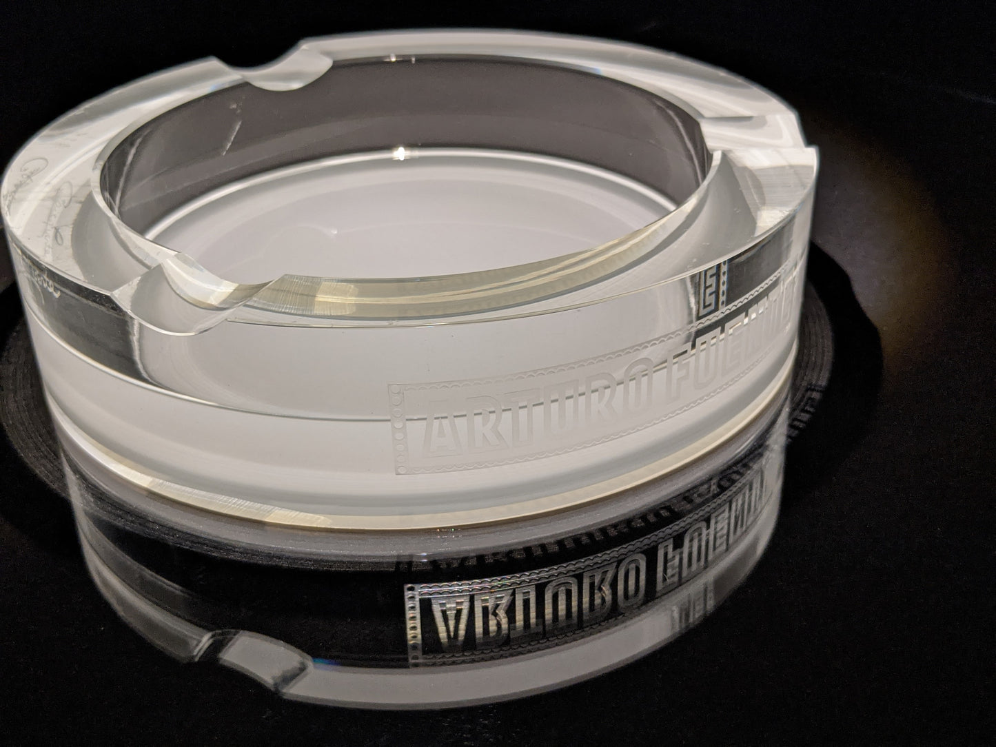 Arturo Fuente custom heavy clear glass ashtray. NIB 7 7/8" Diameter