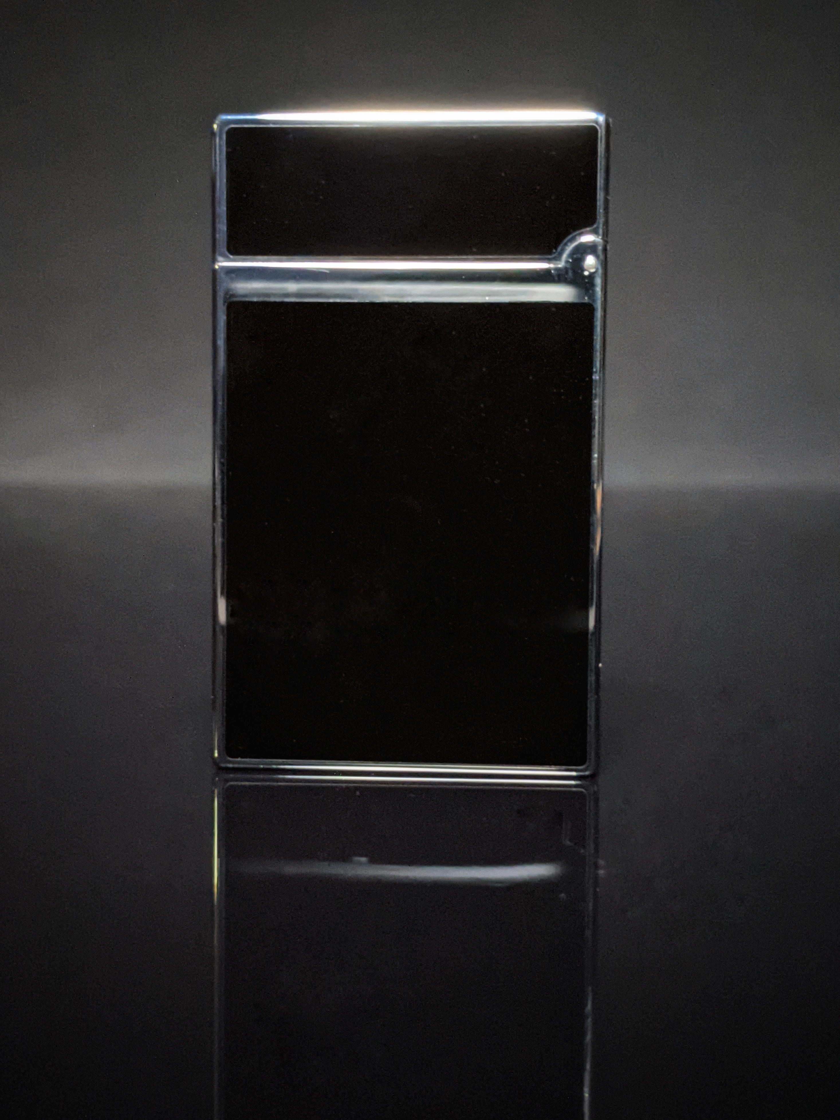 S.T.Dupont Diamond Solitaire L2 Lighter preowned in original box good condition