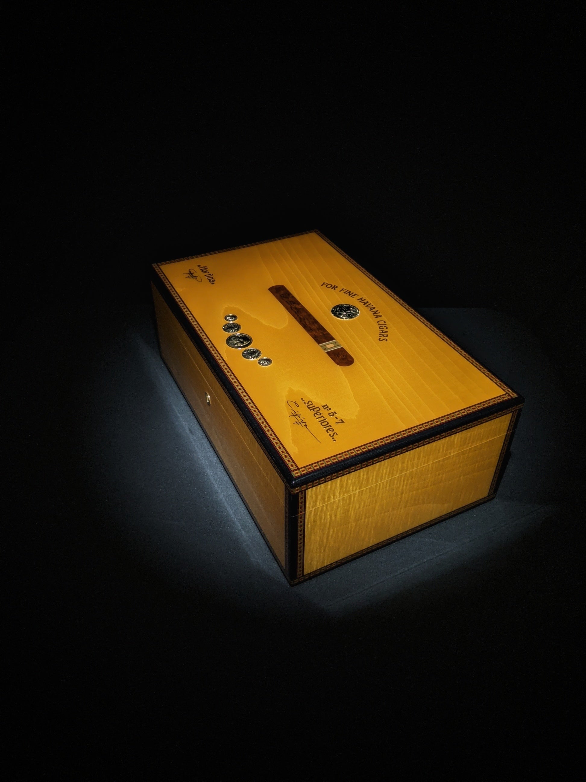 Elie Bleu Medals Yellow  Sycamore Humidor 120 count NIB