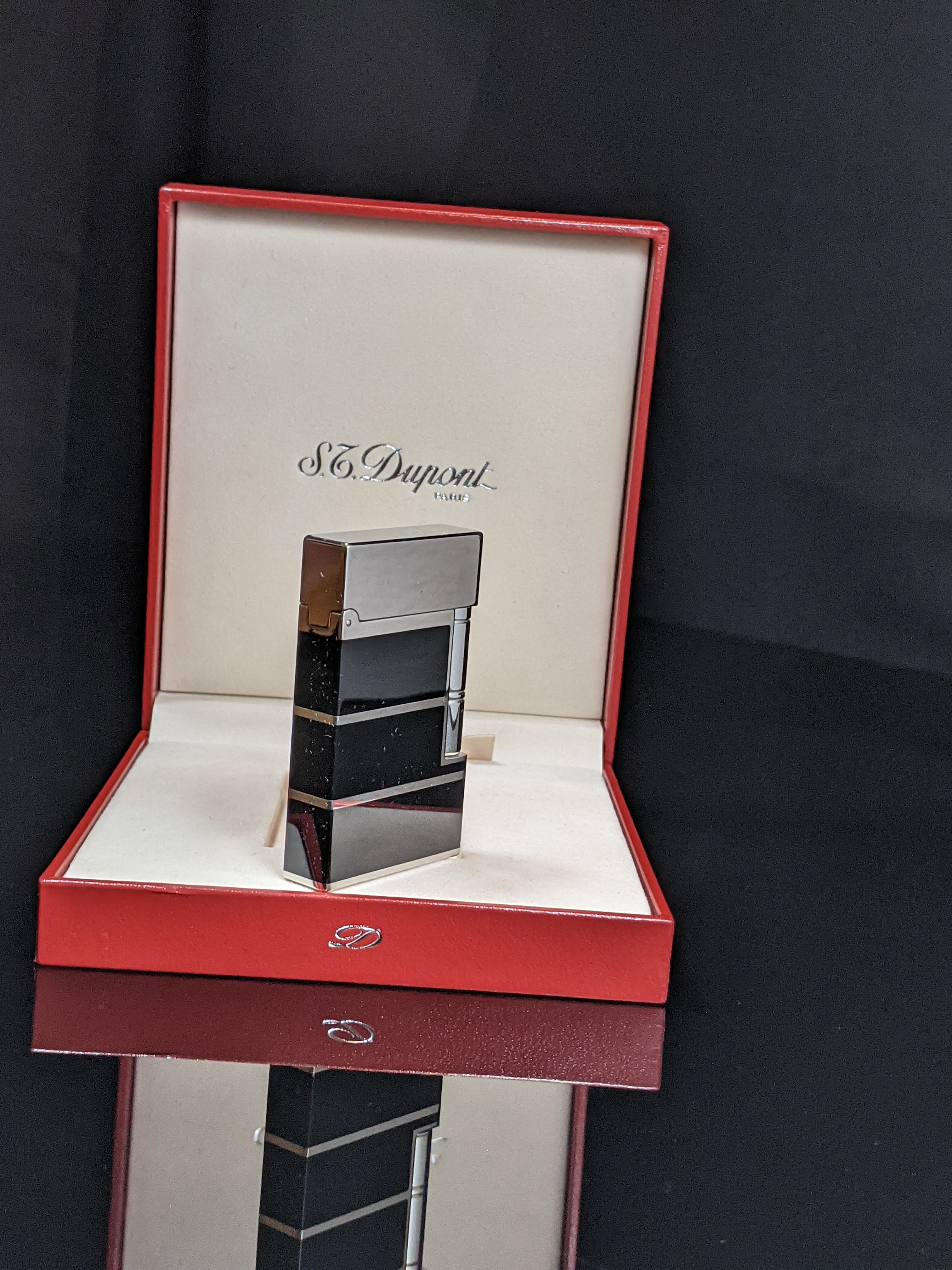 S.T. Dupont Black Lacquer L2 Lighter