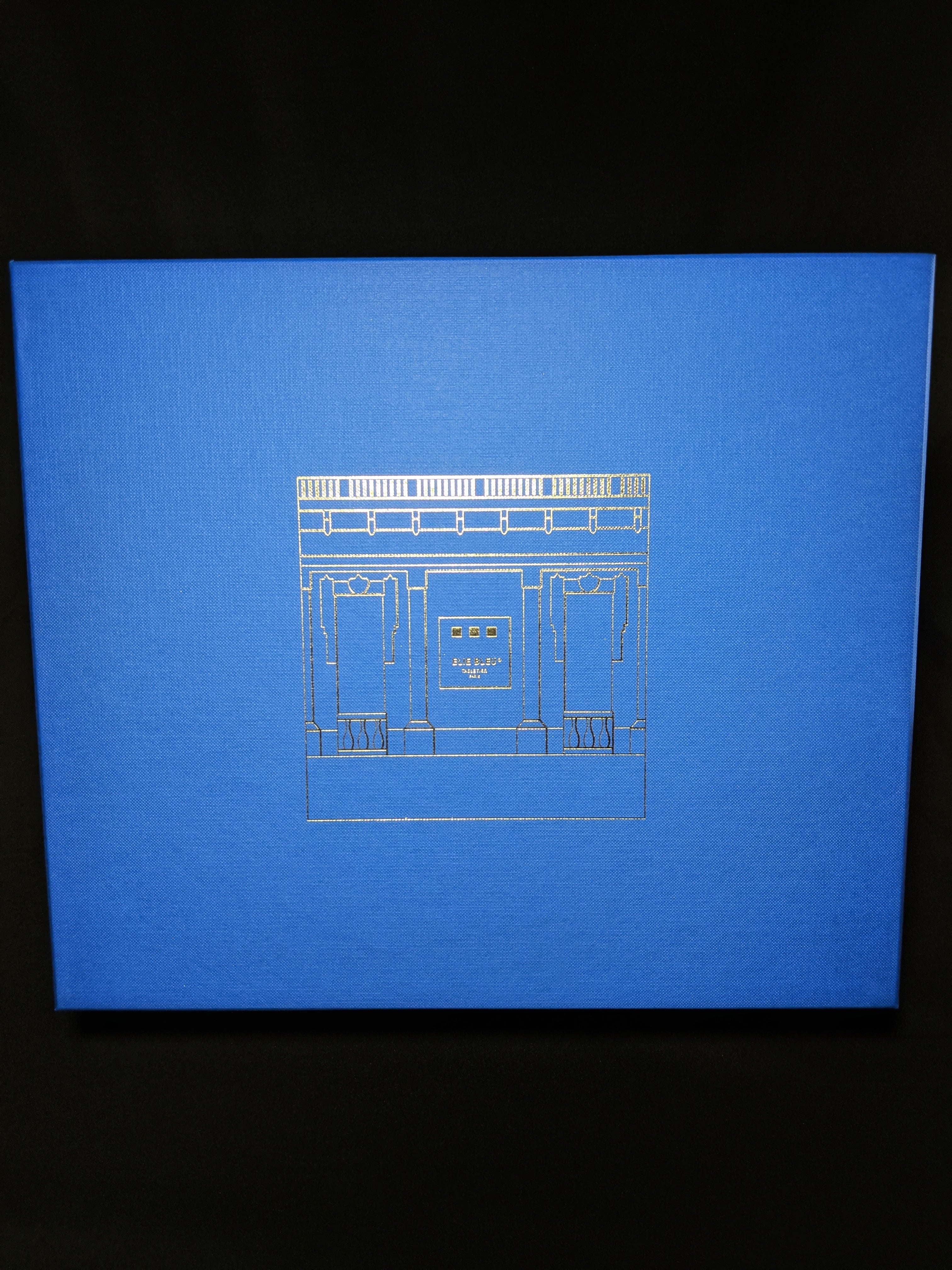 Elie Bleu Alba Red Sycamore Humidor 110 count