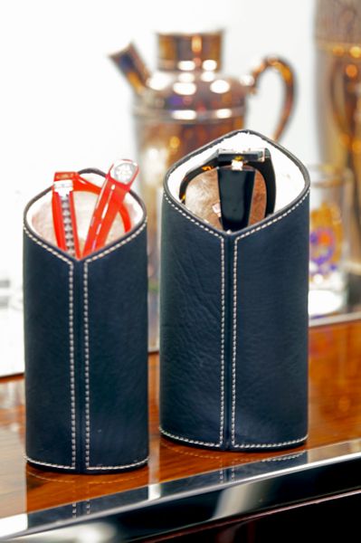 Brizard and Co. The Luxury Eyewear Stand - Black Buffalo Leather
