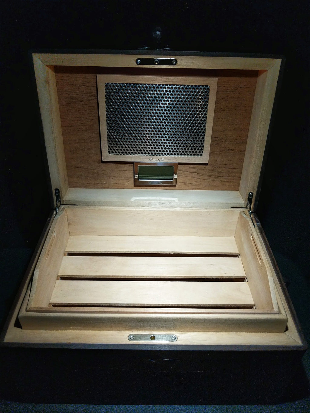 Brizard and Co " Hacienda " humidor 130 / 150 count 16" L x 12" W x 9" H