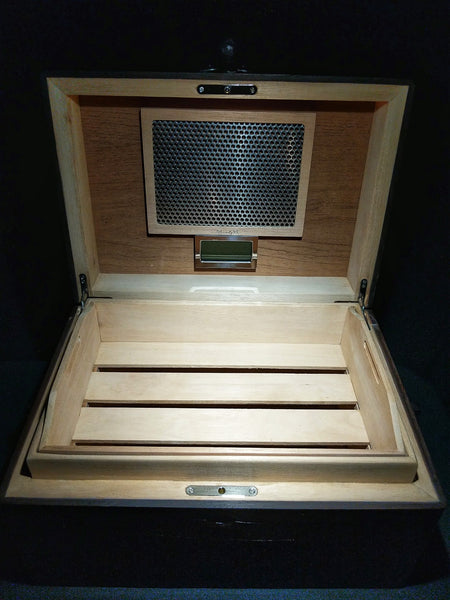 Brizard and Co " Hacienda " humidor 130 / 150 count 16" L x 12" W x 9" H