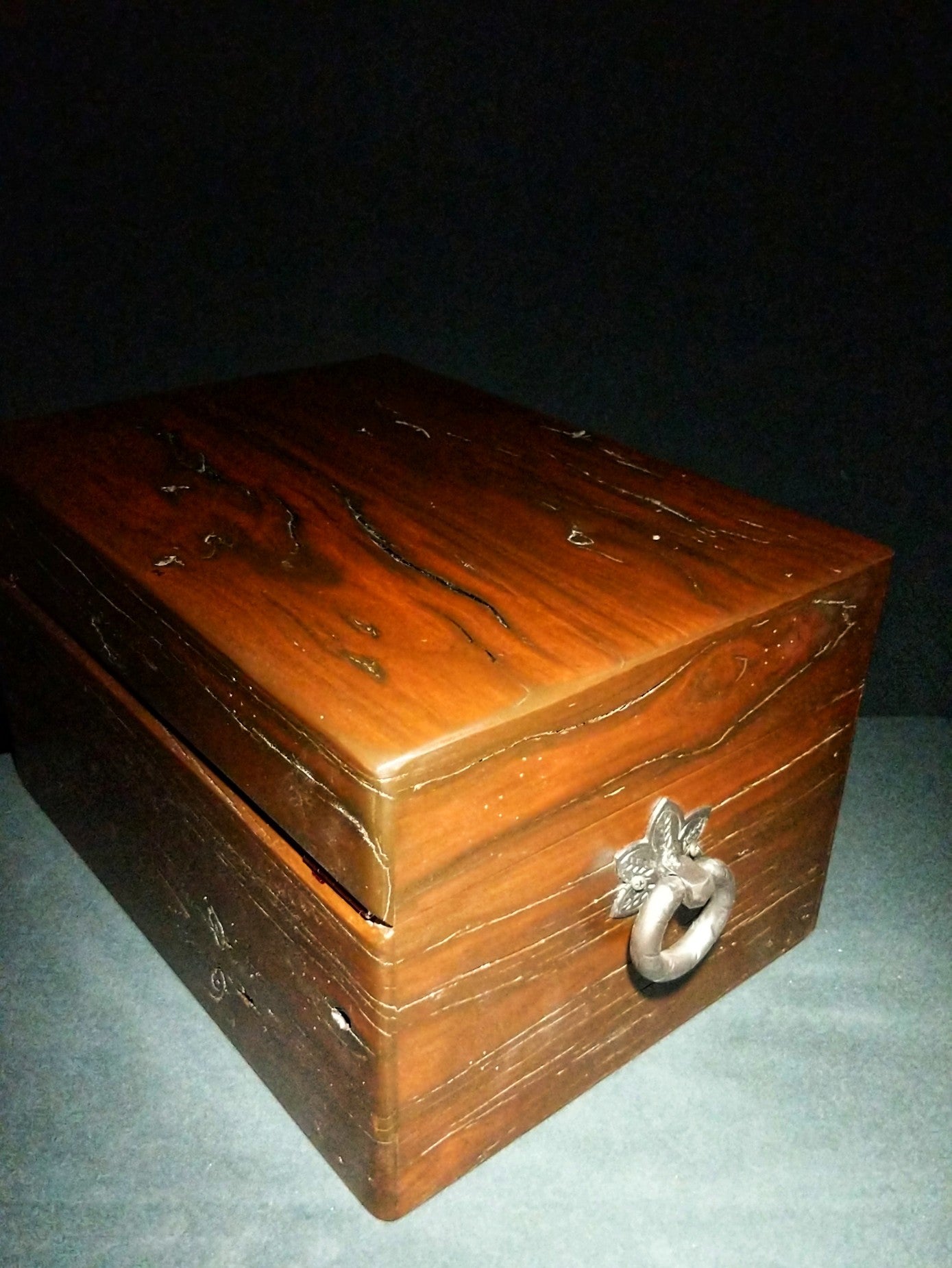 Brizard and Co " Hacienda " humidor 130 / 150 count 16" L x 12" W x 9" H