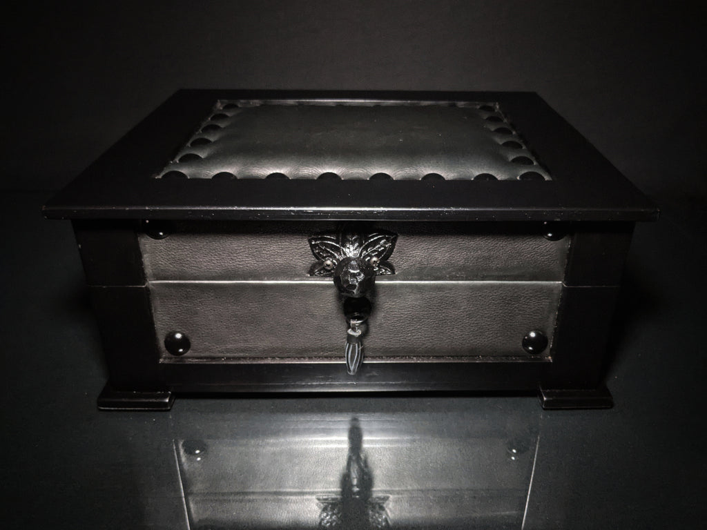 Brizard and co. The "Chesterfield" Humidor - 60/70 Count (Black)