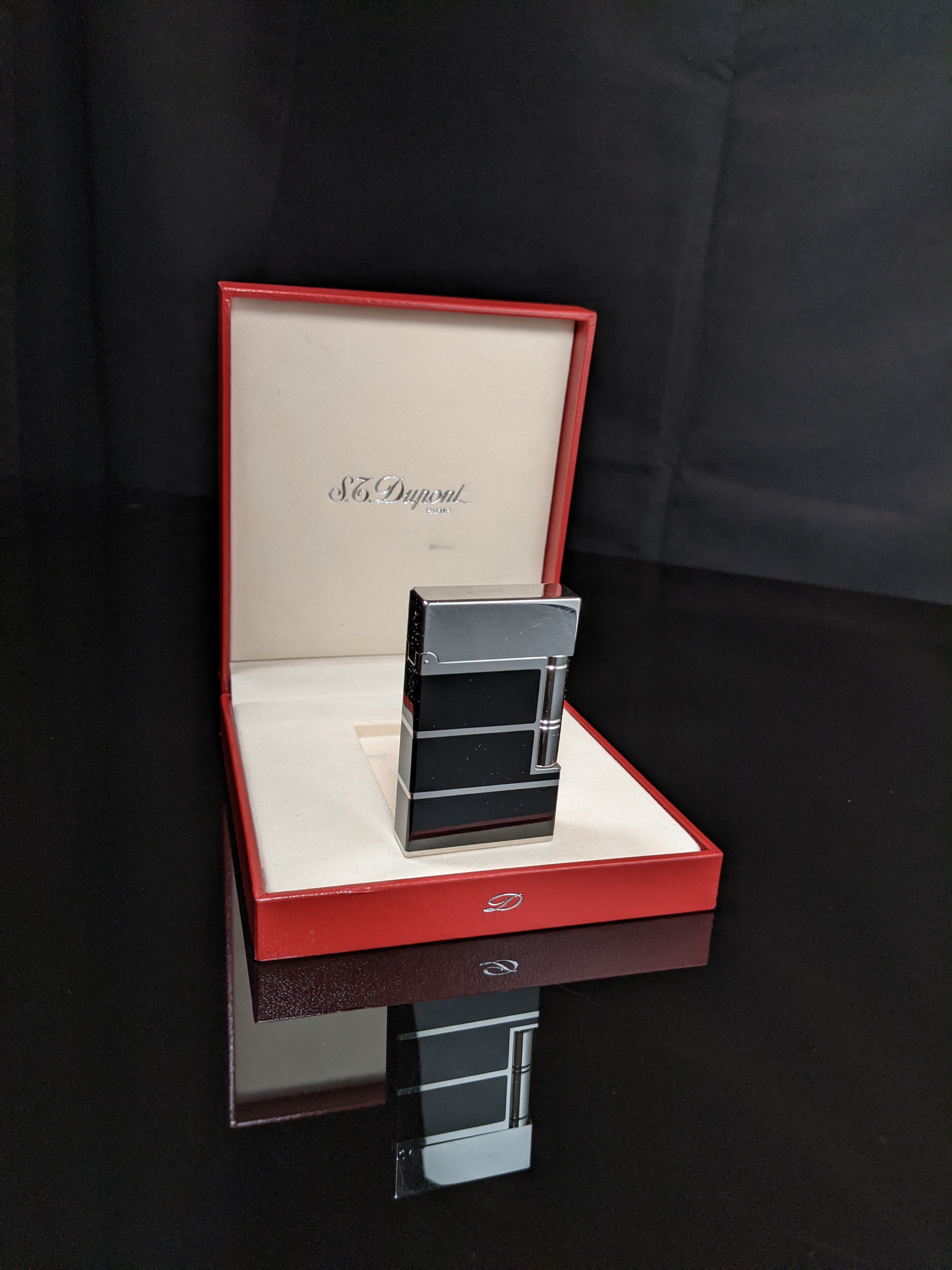 S.T. Dupont Black Lacquer L2 Lighter