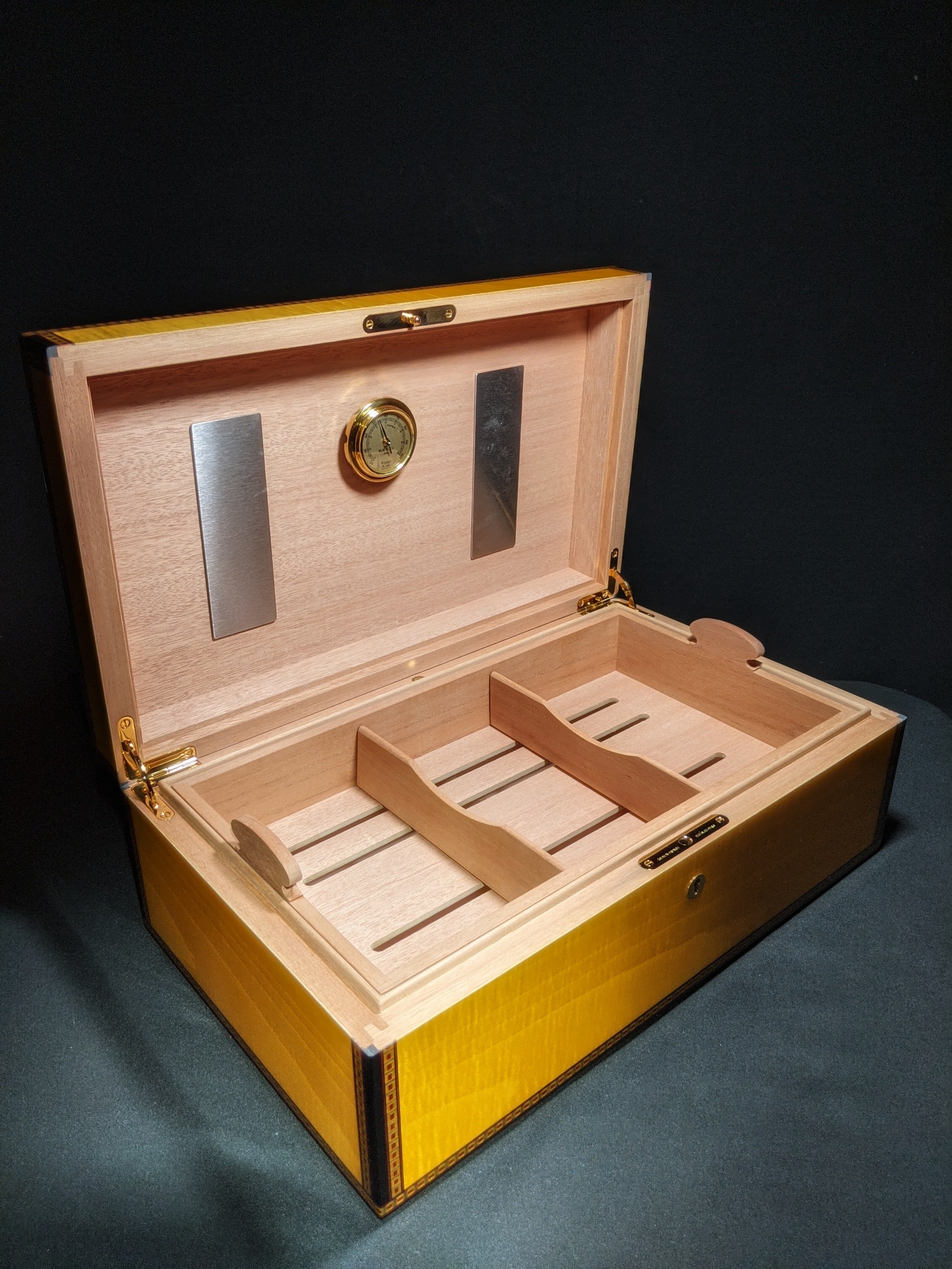 Elie Bleu Medals Yellow Sycamore Humidor 120 count NIB