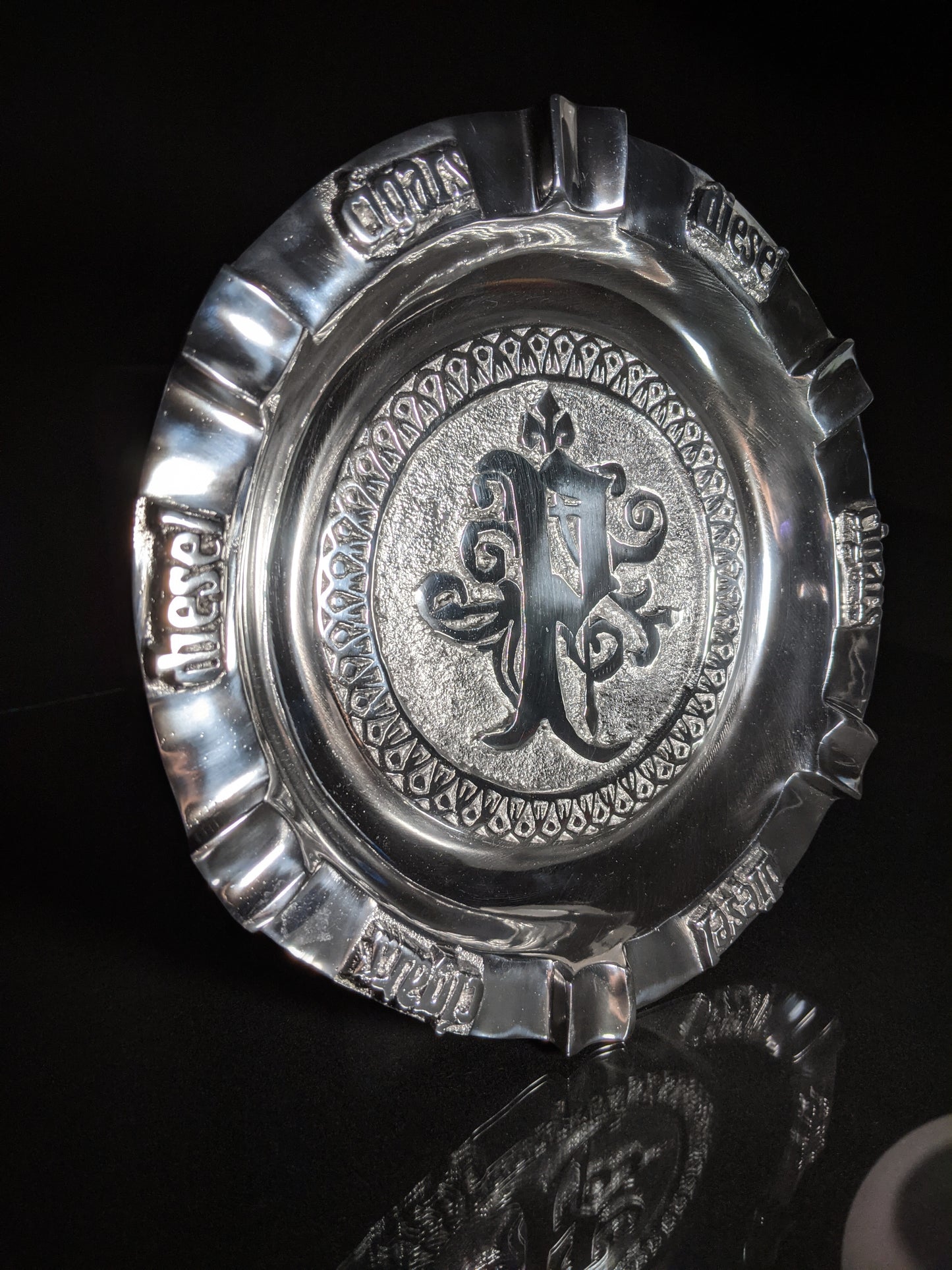 polished pewter 9 " cigar ashtray with 5 slots for your cigars