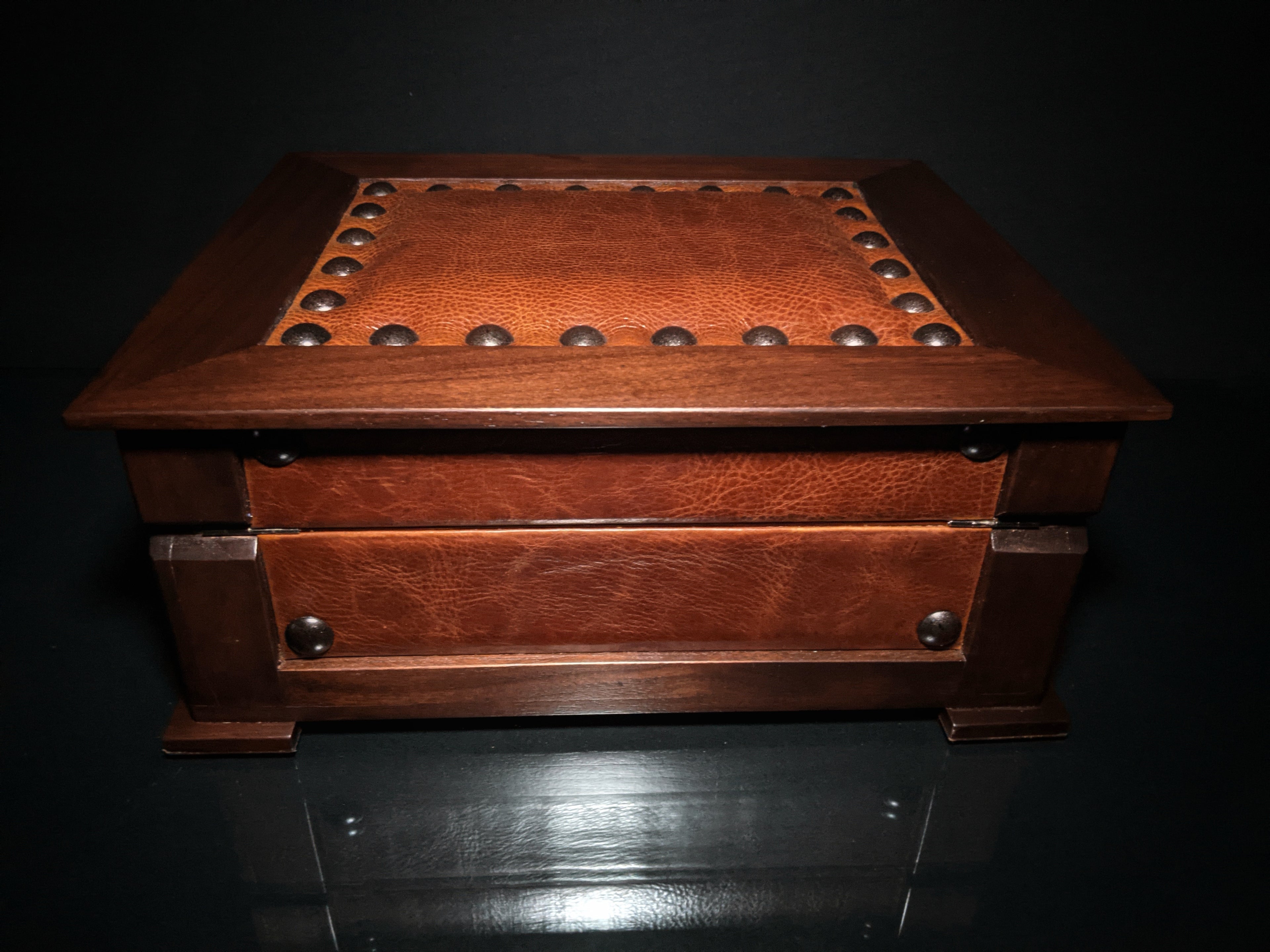 Brizard & Co. The "Chesterfield" Humidor - 60 / 70 Count NIB Made in USA