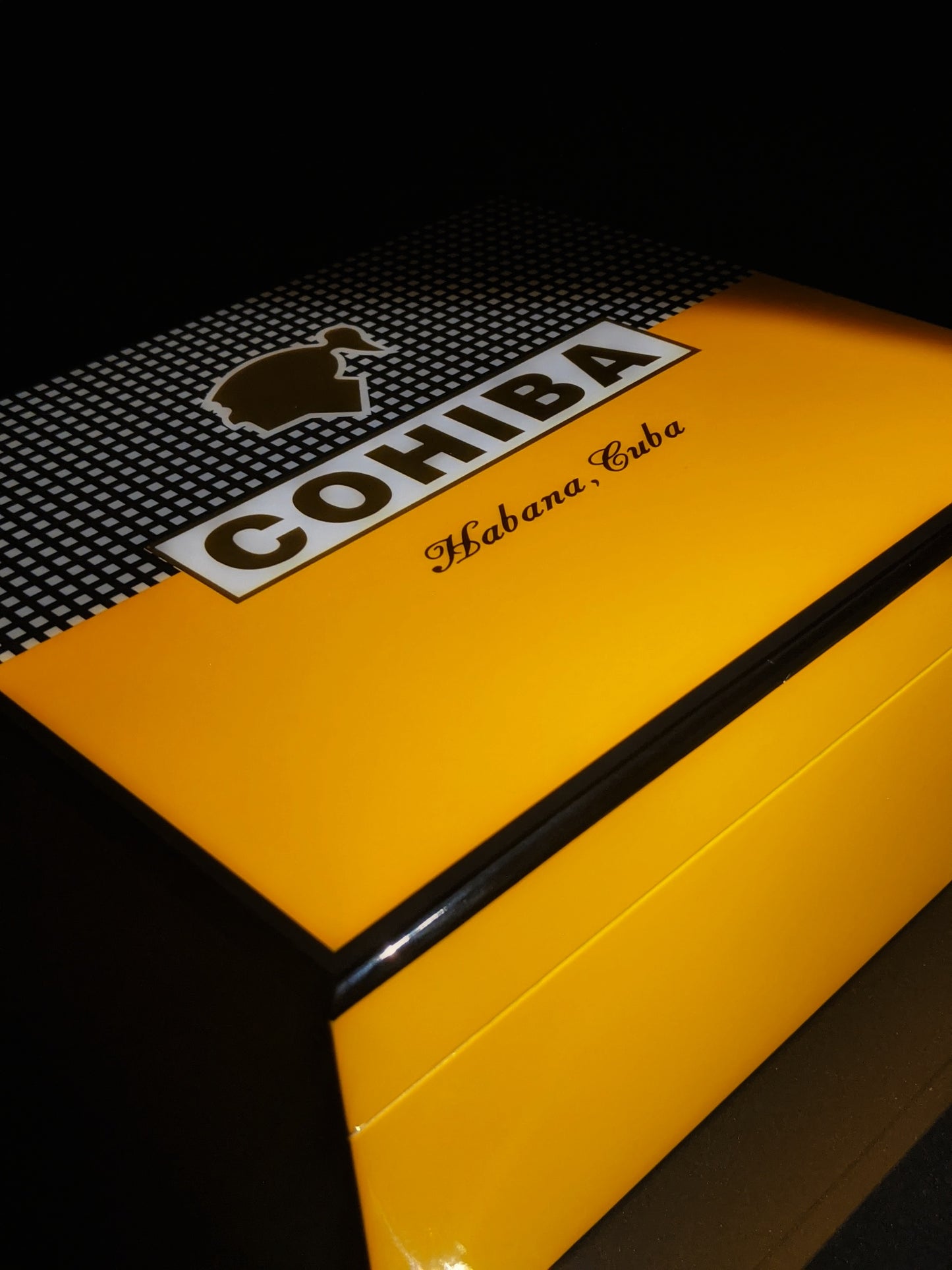 Cohiba Brown Leather  Cigar Case holds 2  Large Cigars & Cohiba Humidor