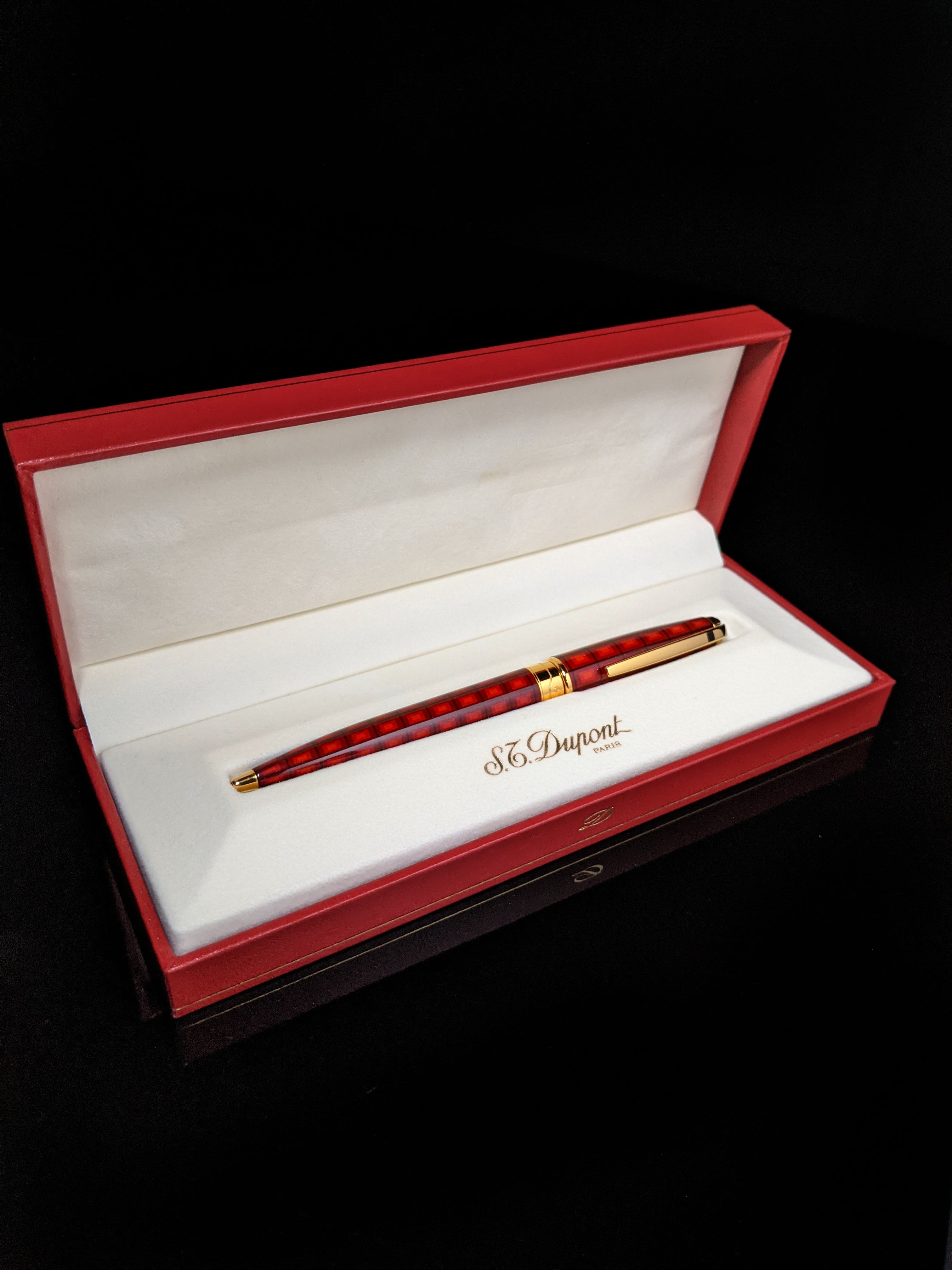 S.T.Dupont Vertigo Ball Point Pen P/N: 485500 pre-owned in original box