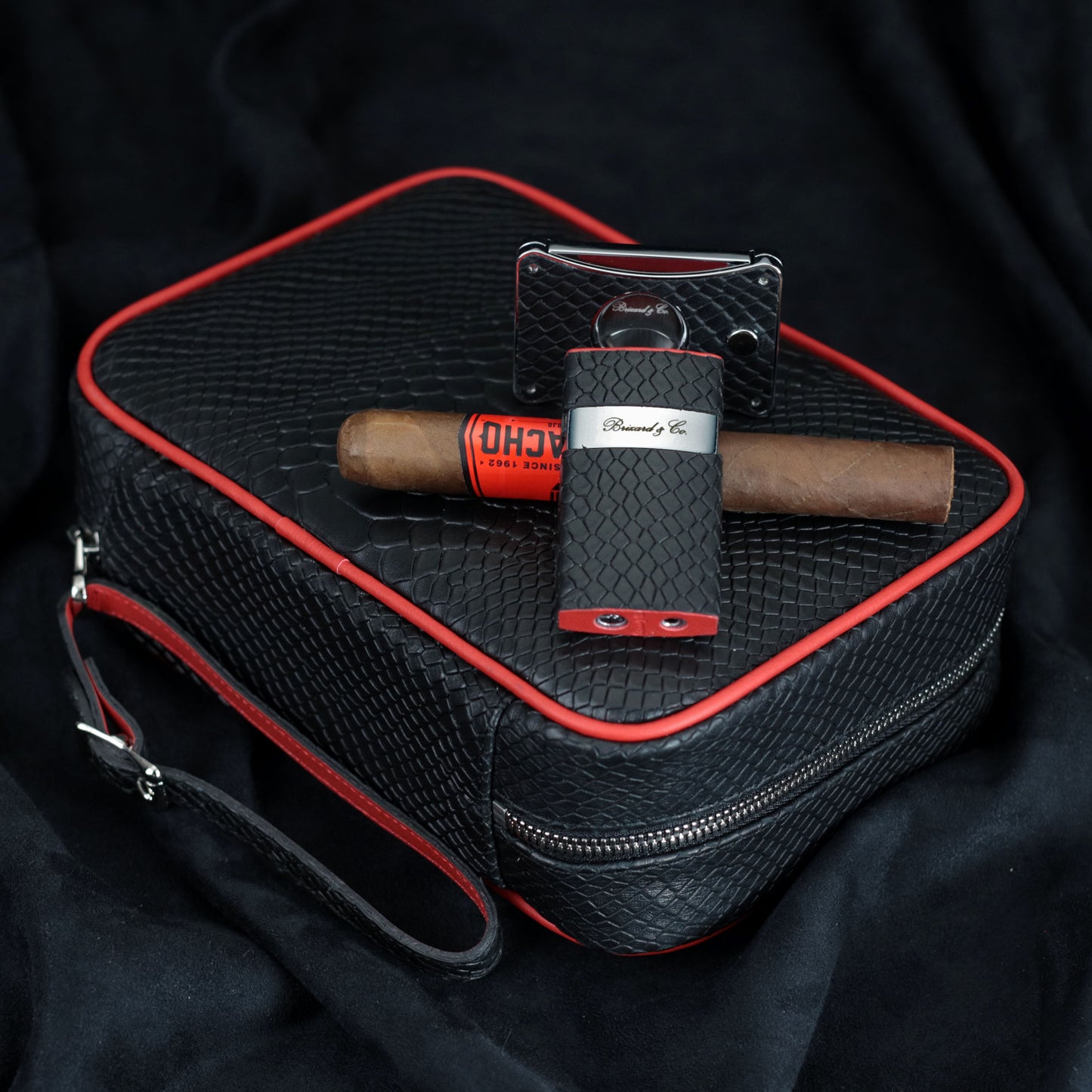 Havana Traveler -Black Python Pattern Leather, with cutter and lighter