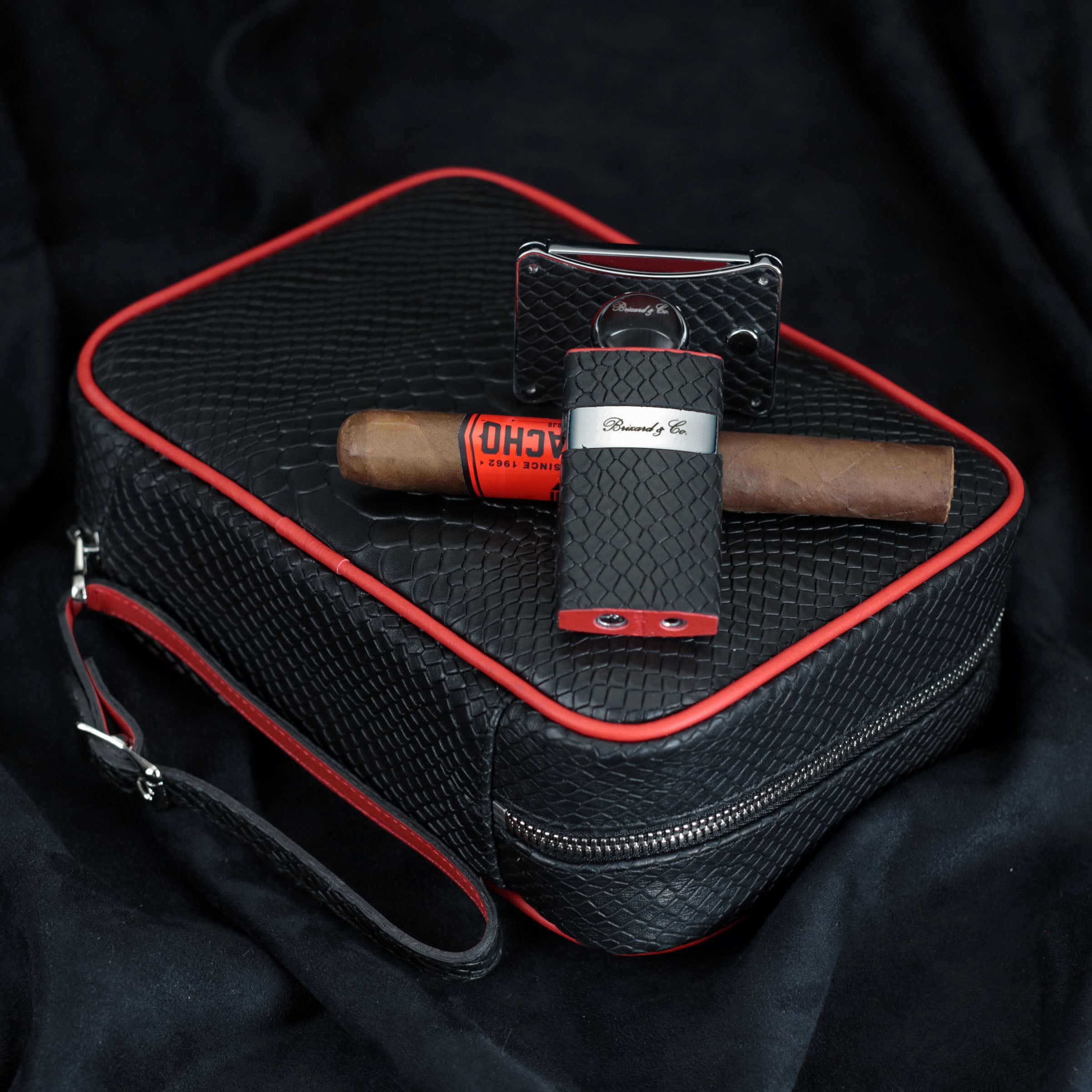 Havana Traveler -Black Python Pattern Leather, with cutter and lighter
