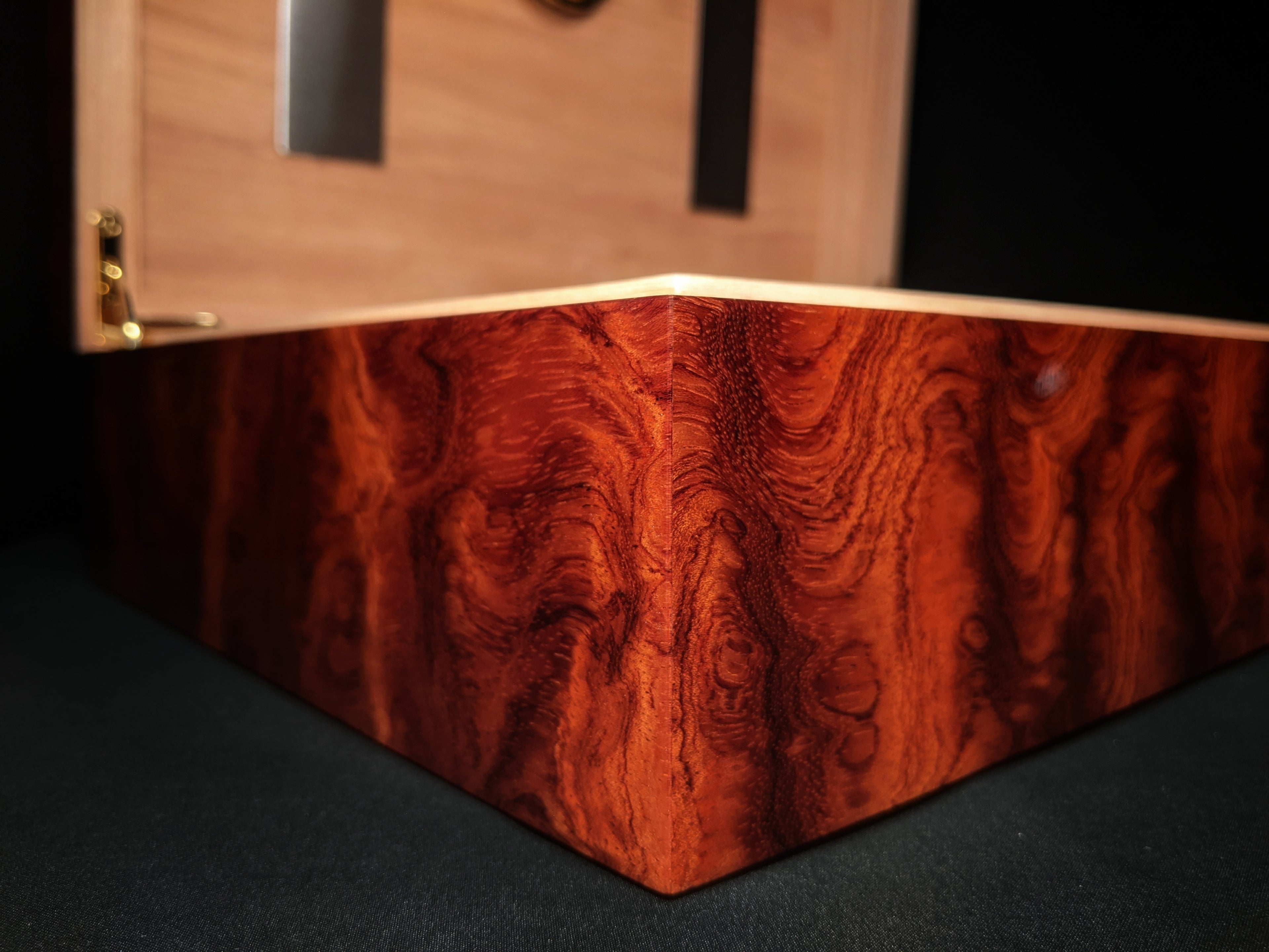 Elie Bleu Figured Bubinga Humidor 110 ct