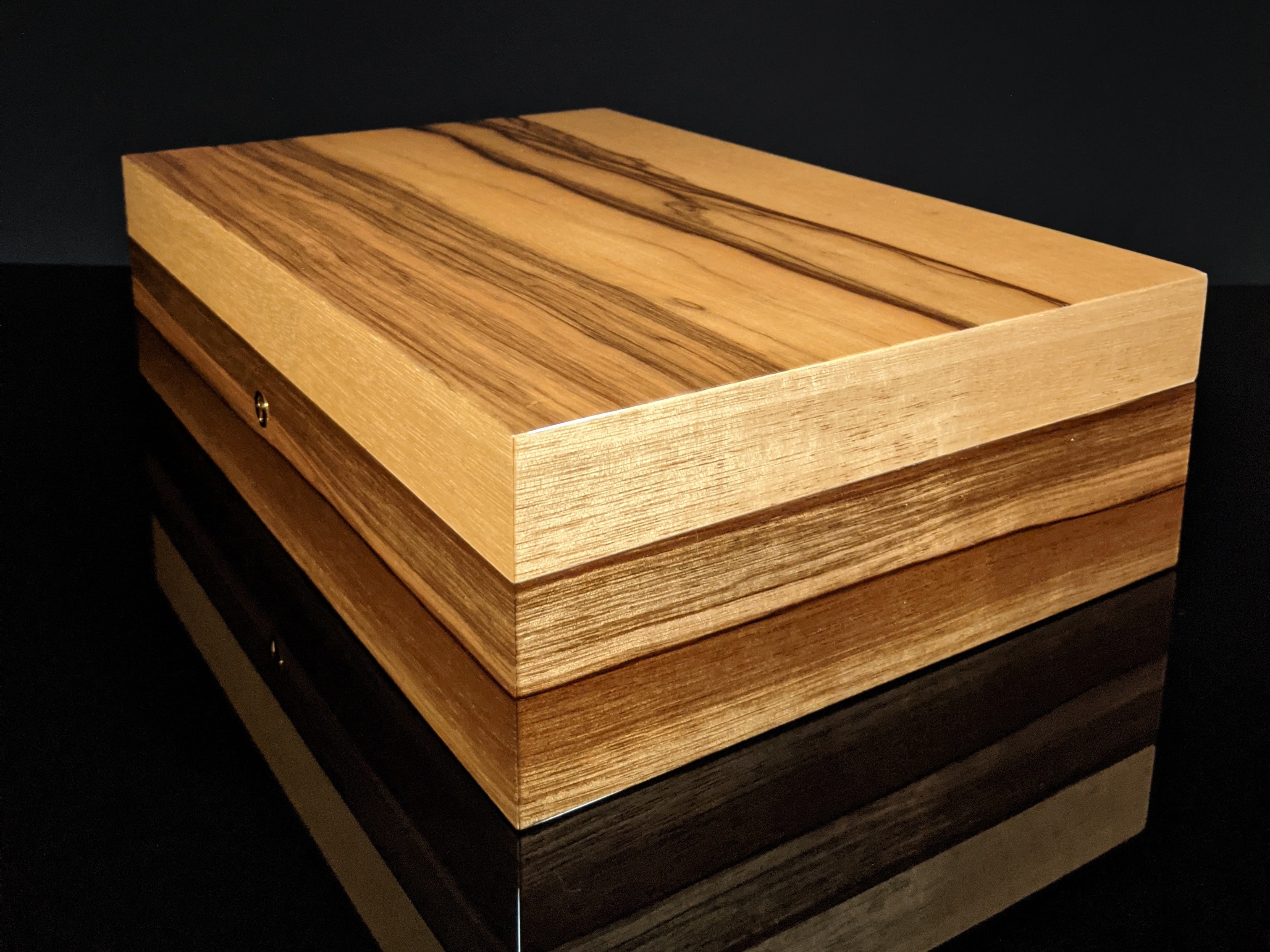 Elie Bleu Limba Wood Humidor 110 count