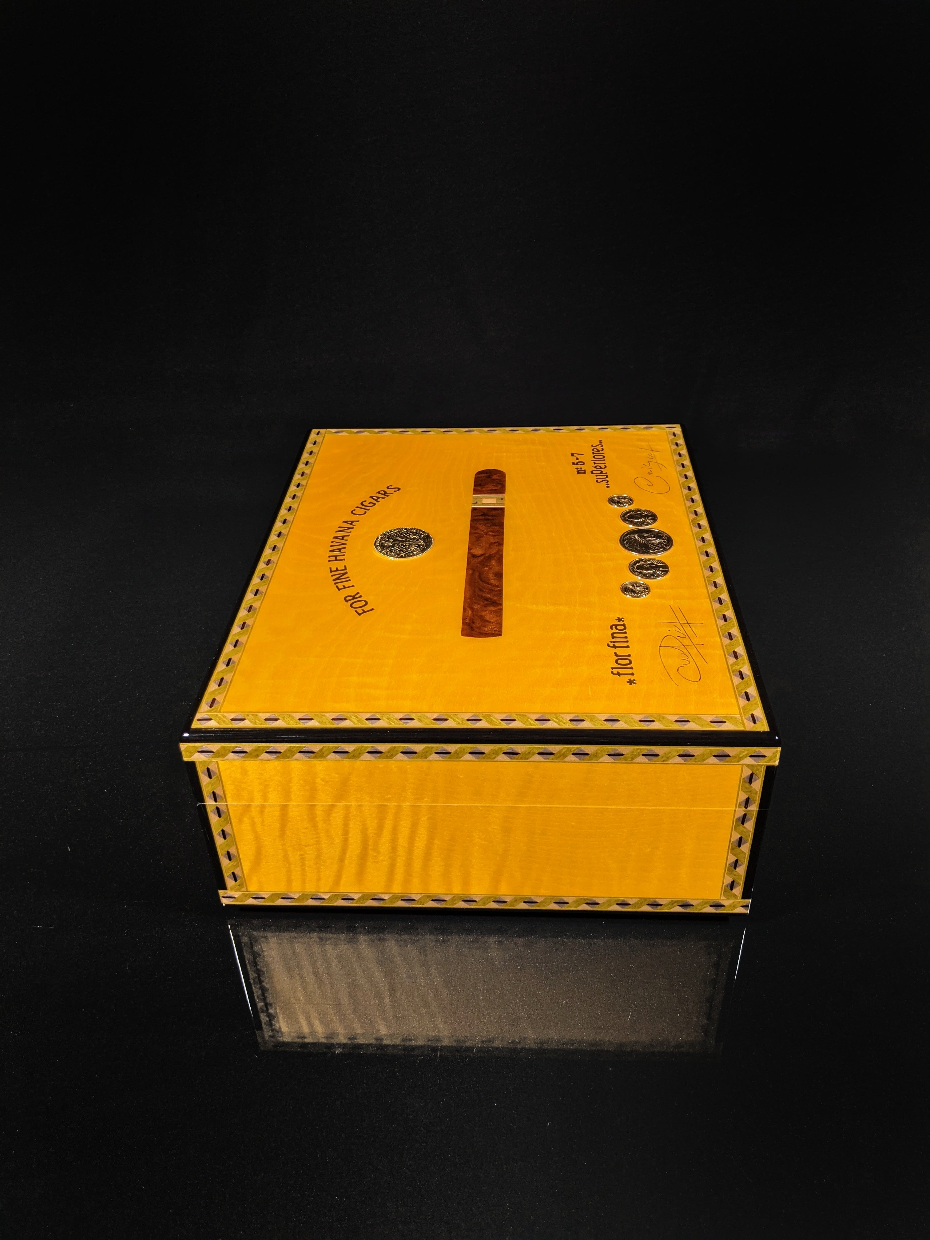 Elie Bleu Medals Yellow Sycamore  Humidor 75 Count