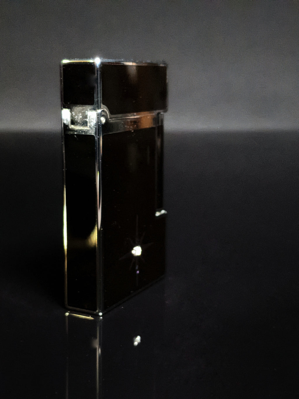 S.T.Dupont Diamond Solitaire L2 Lighter preowned in original box good condition