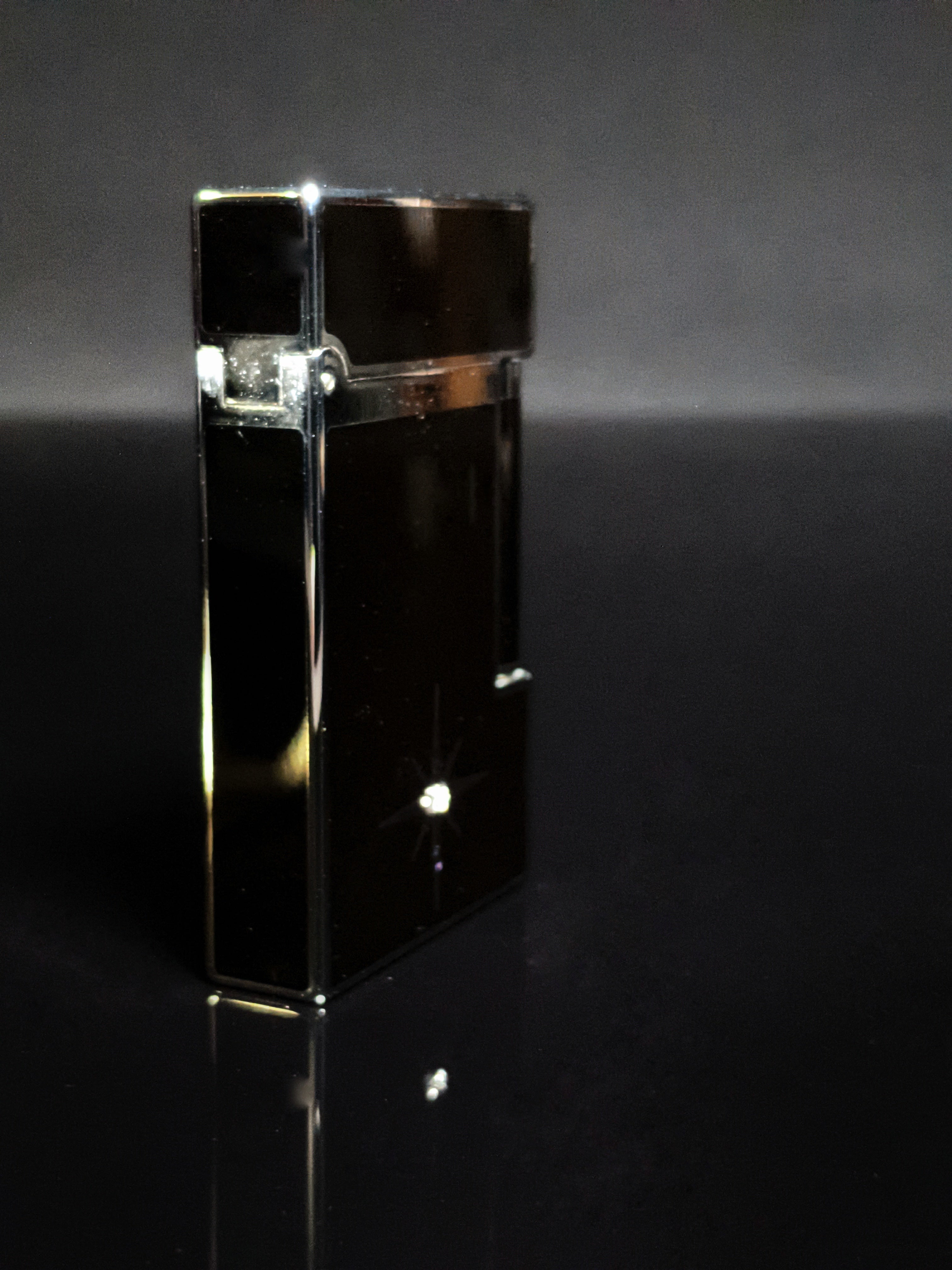 S.T.Dupont Diamond Solitaire L2 Lighter preowned in original box good condition