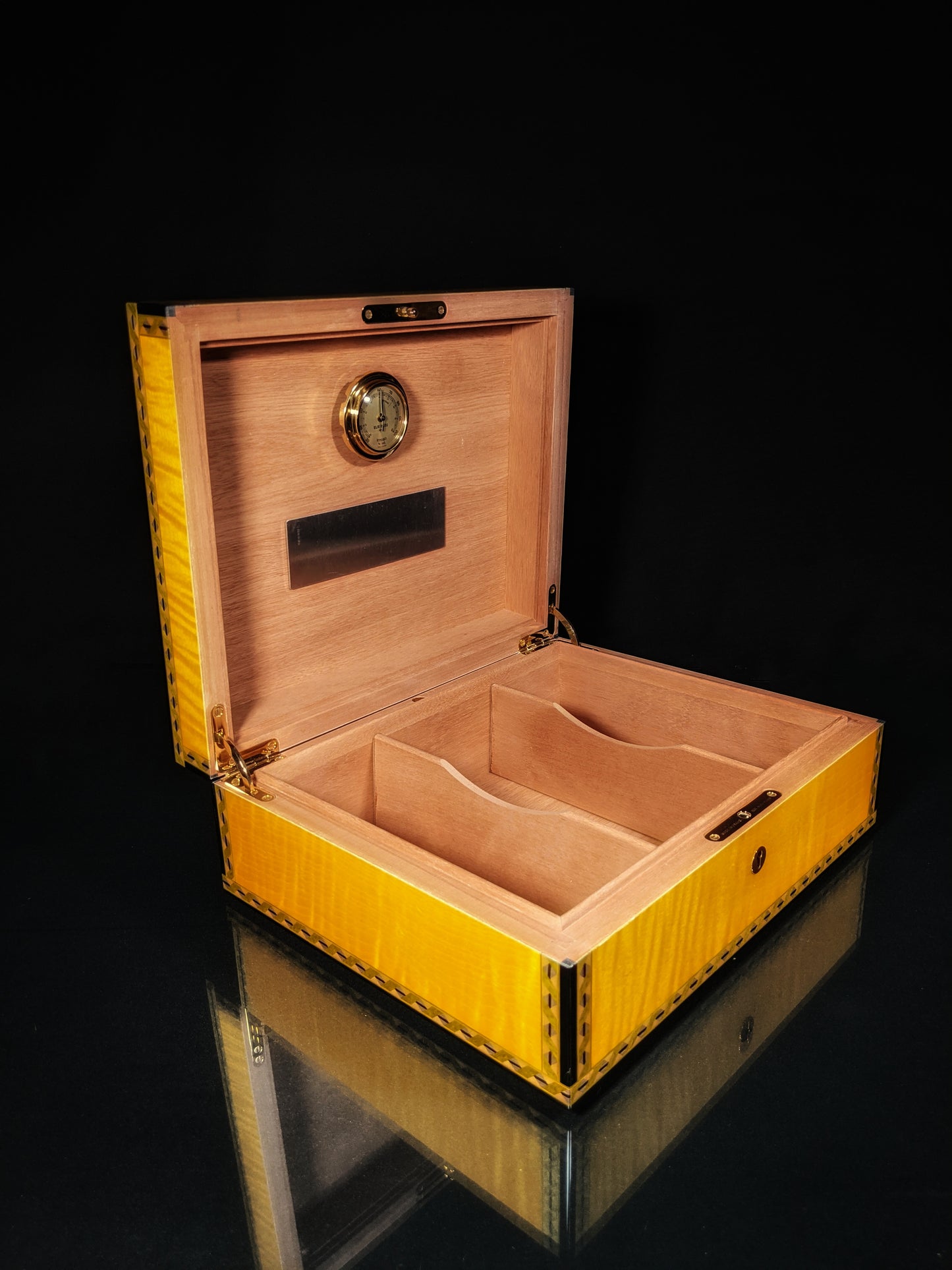 Elie Bleu Medals Yellow Sycamore  Humidor 75 Count