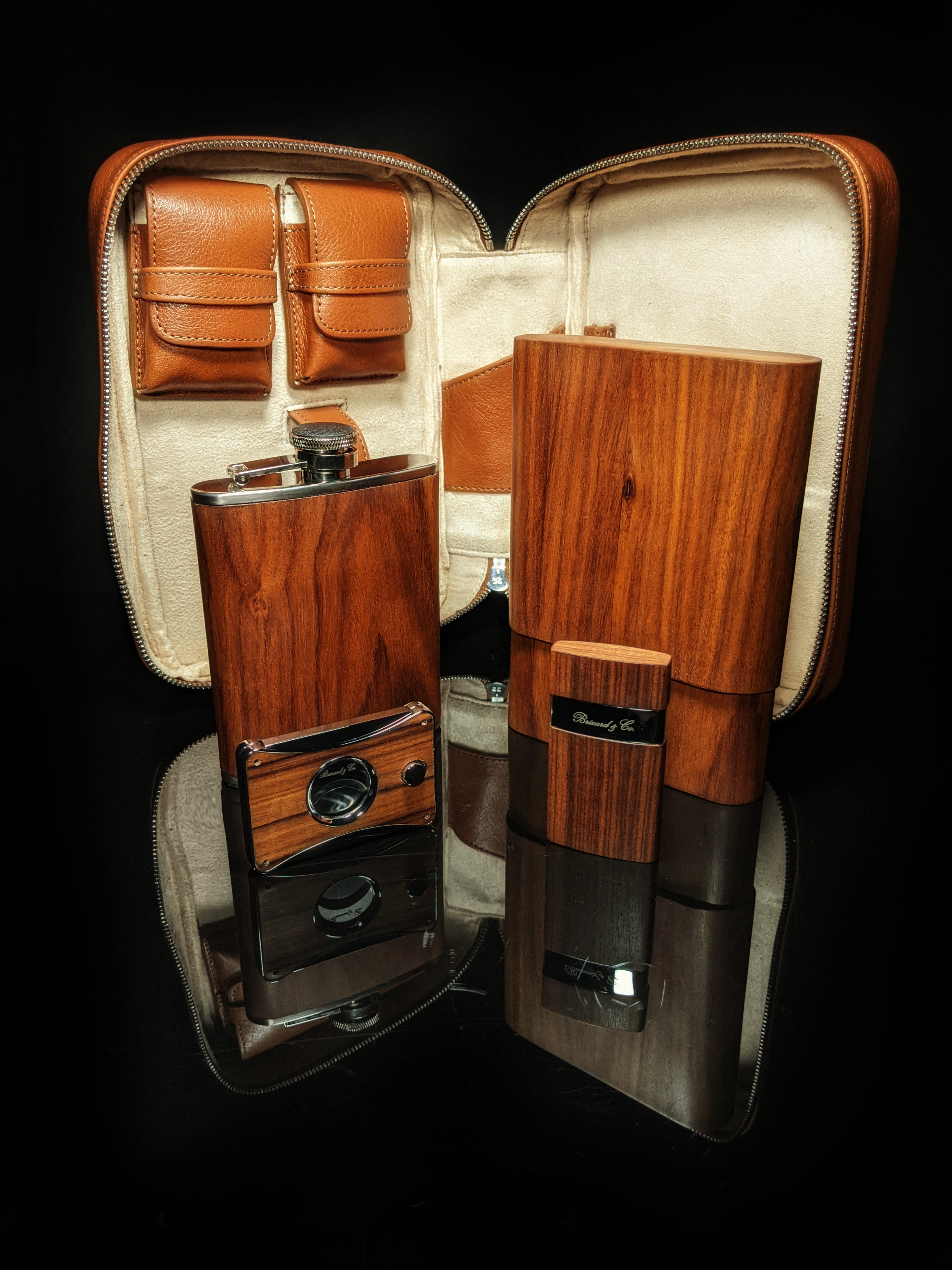Brizard and Co Havana Traveler in Tan Leather with matching cutter and lighter NIB
