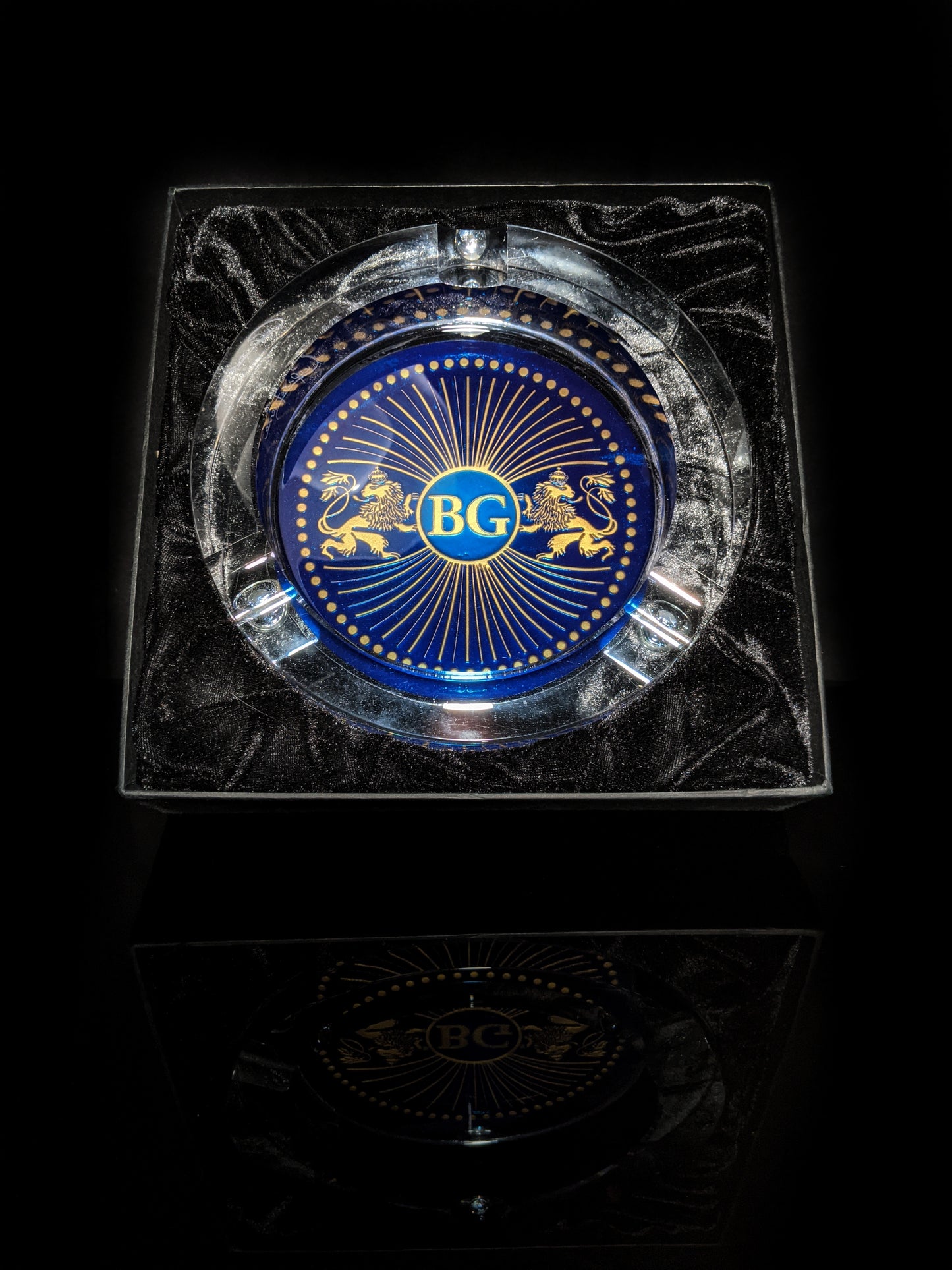 Arturo Fuente custom heavy clear glass ashtray. NIB 7 7/8" Diameter